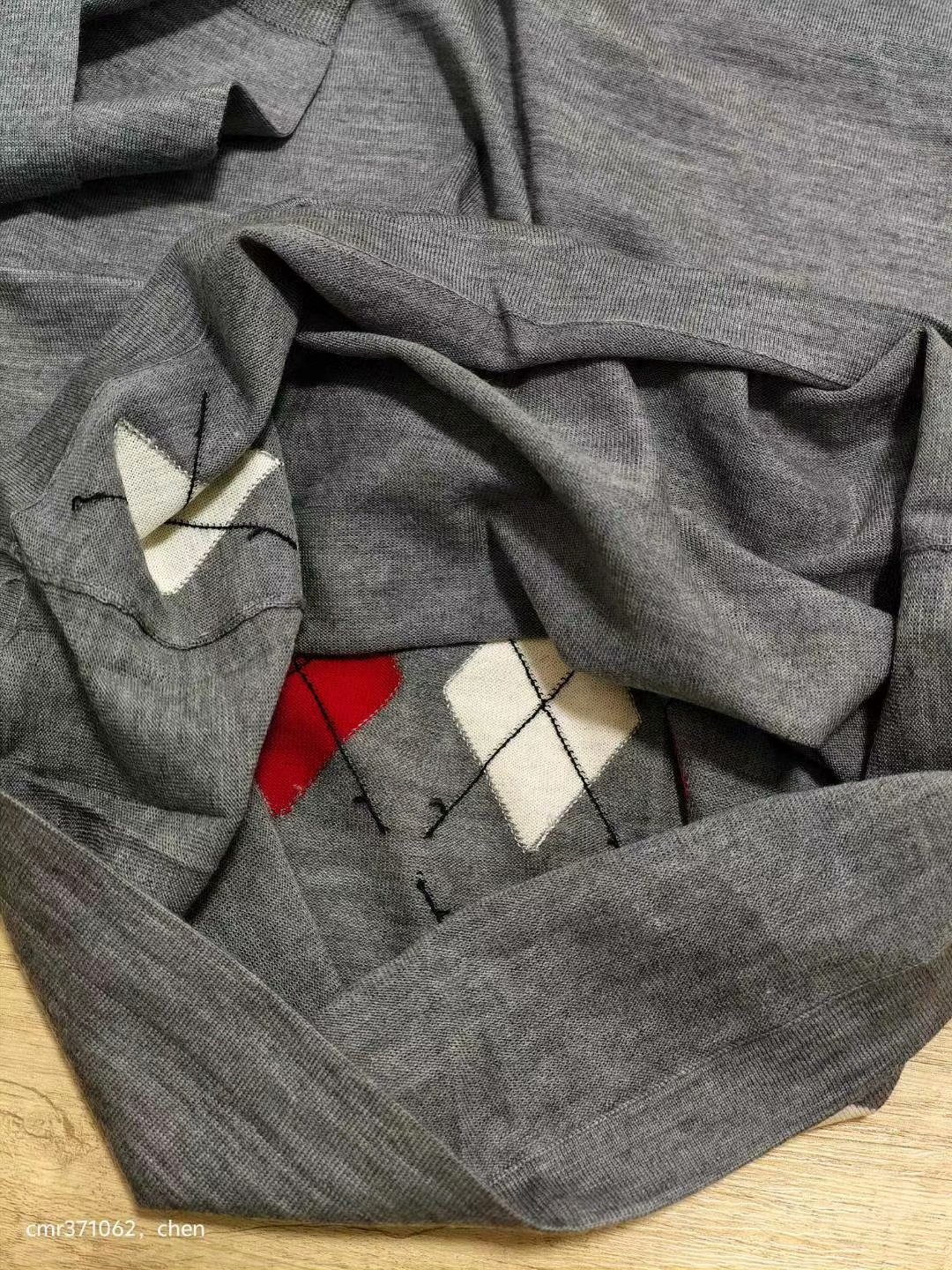 visvim diamante v-neck — label