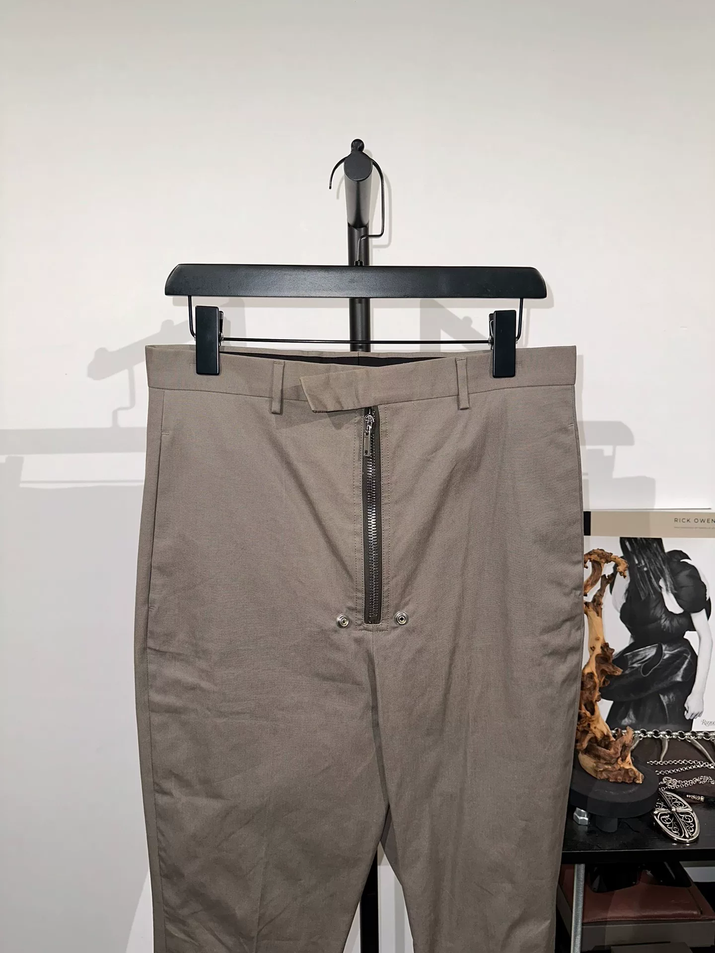 Rick Owens Grayish-Brown Straight-Leg Cropped Pants — detail