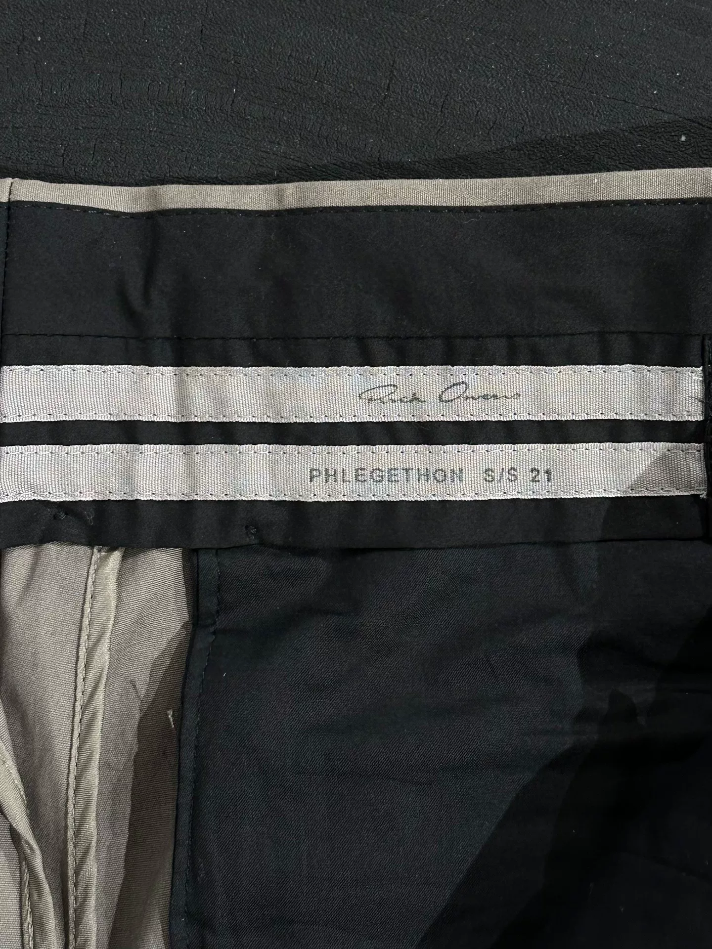 Rick Owens Grayish-Brown Straight-Leg Cropped Pants — label