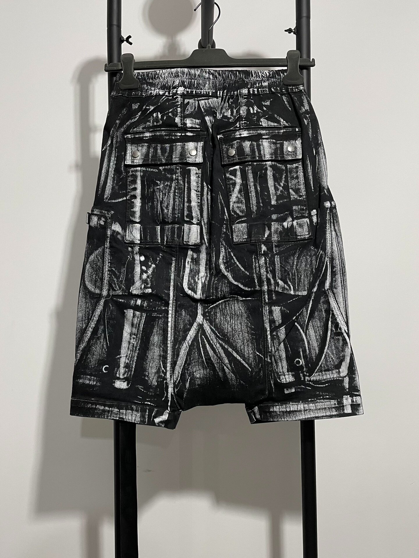 Rick Owens Zip Pocket Abstract Print Shorts — front