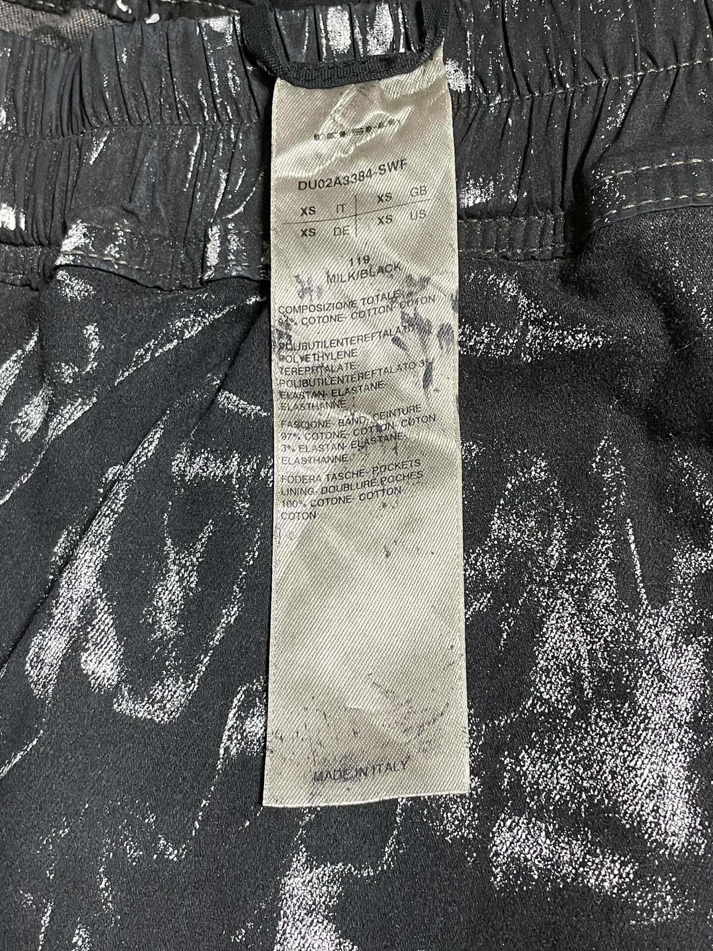 Rick Owens Zip Pocket Abstract Print Shorts — detail