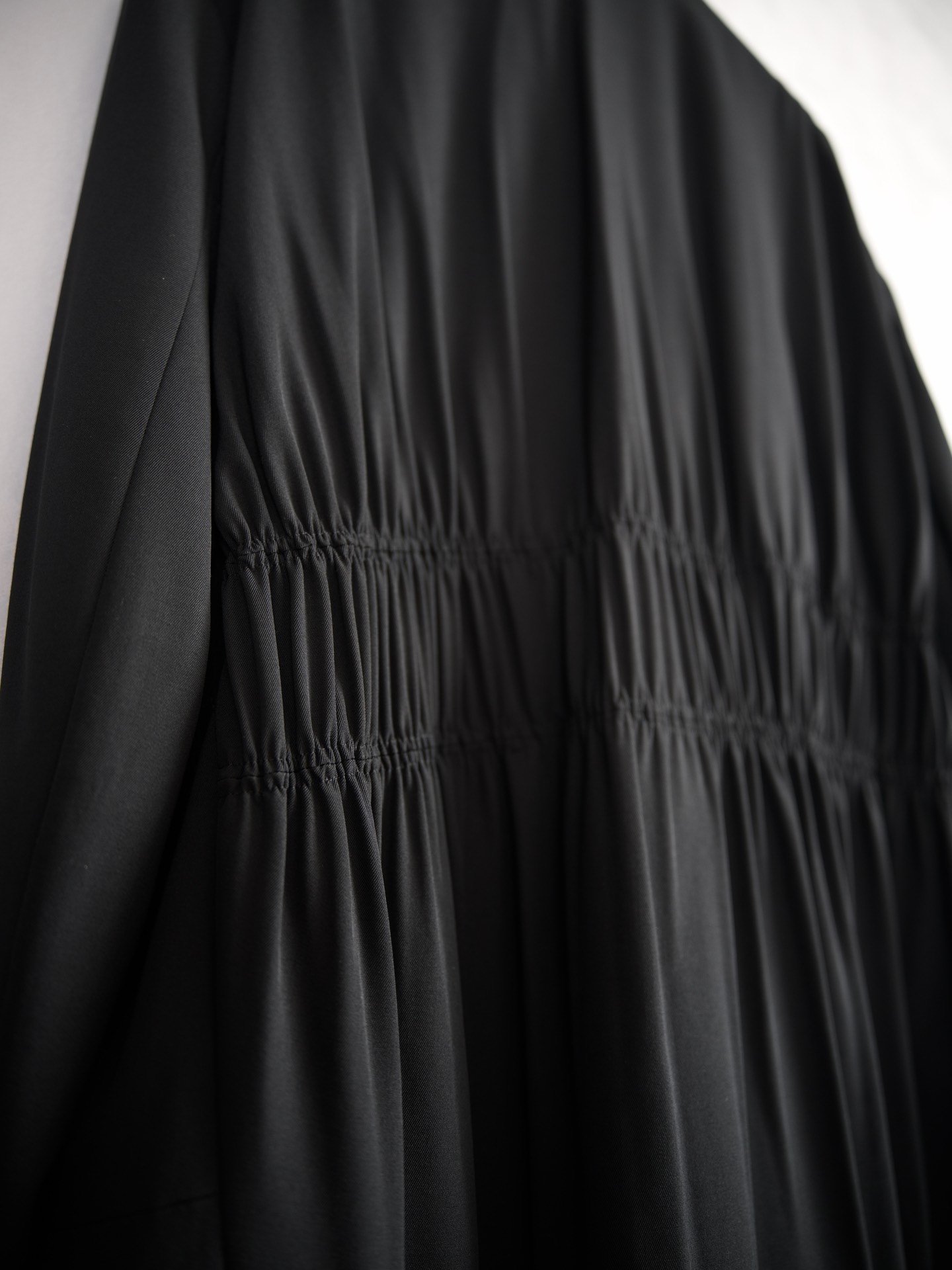 Yohji Yamamoto 01SS Back Pleated Runway Coat — detail