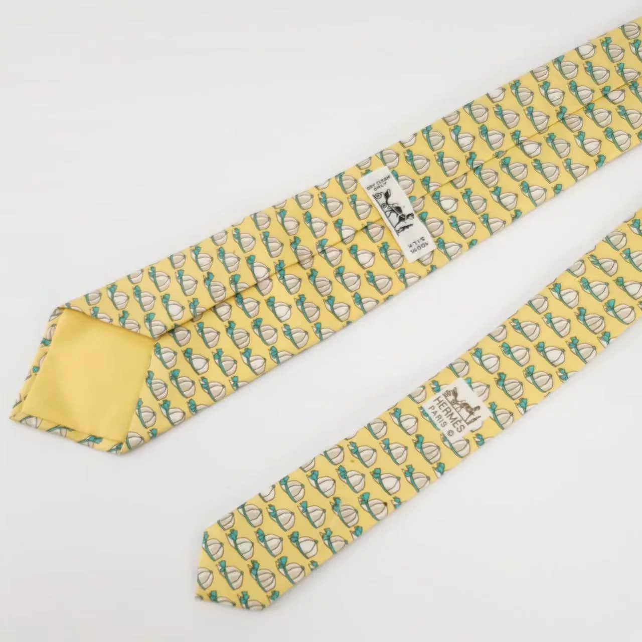 Hermès Tie with Original Box and Cards — label