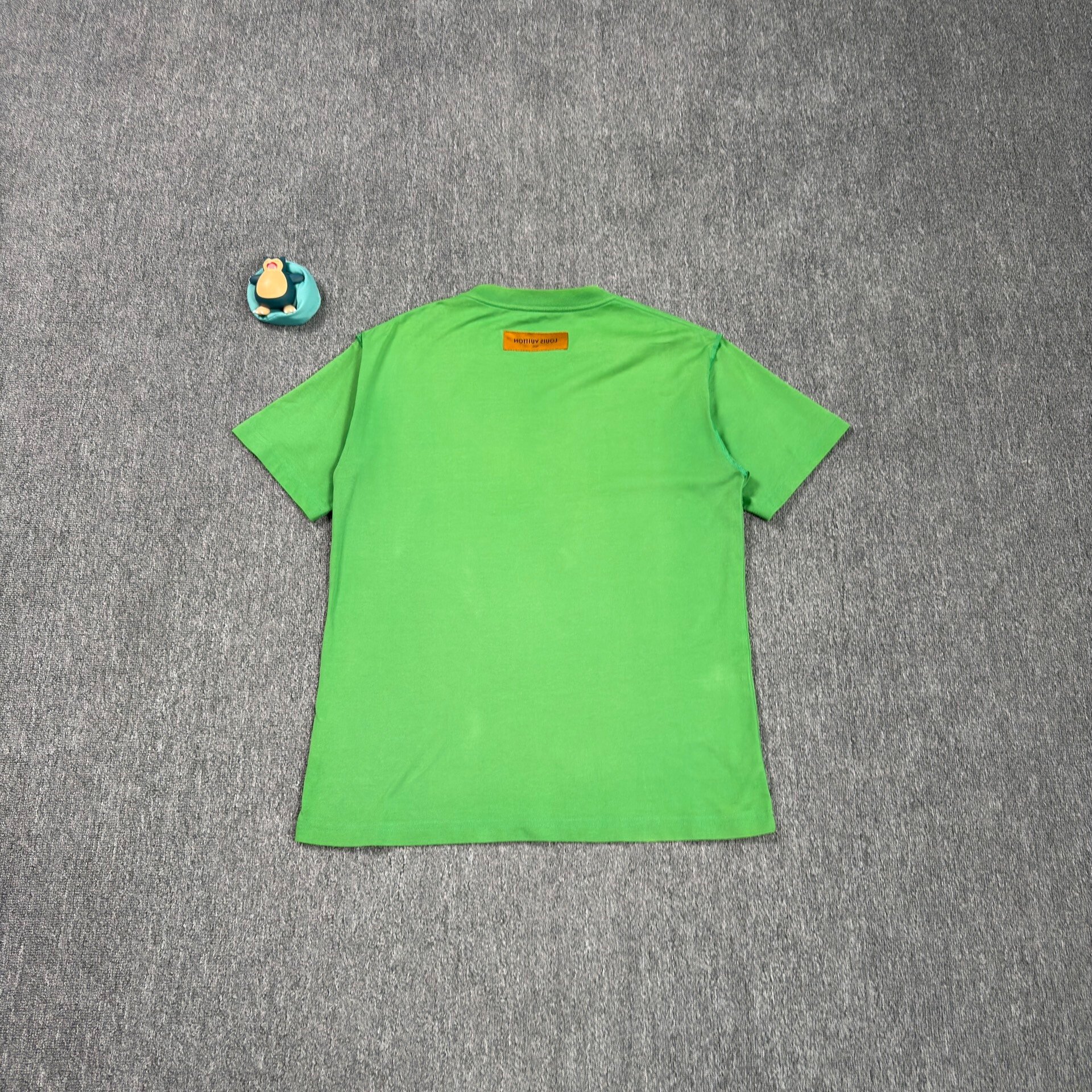 LV Green Embossed Logo Short-sleeve T-shirt — front