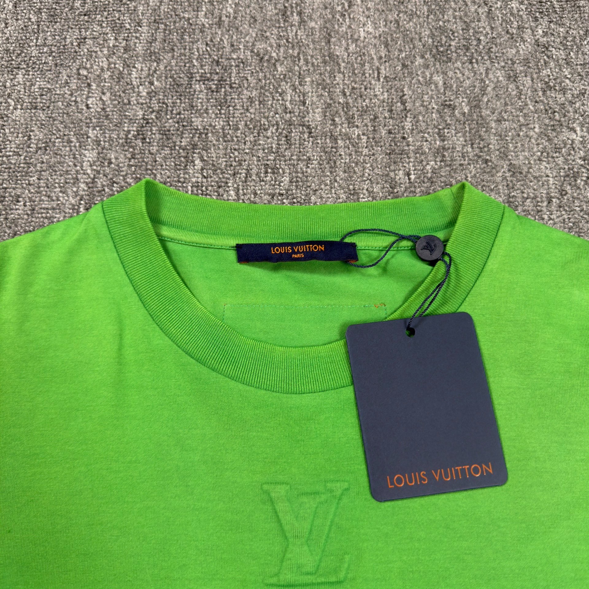 LV Green Embossed Logo Short-sleeve T-shirt — detail
