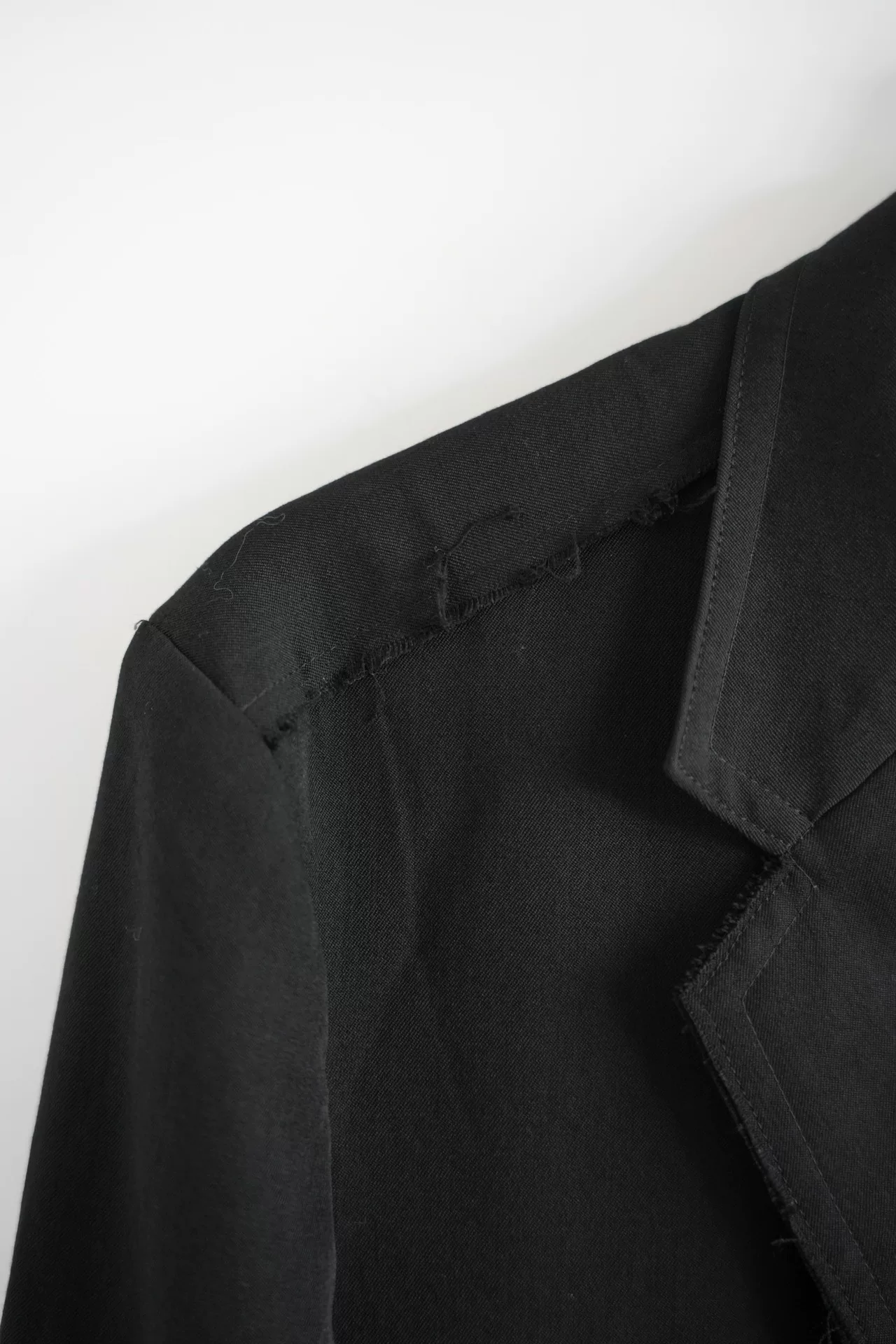 Yohji Yamamoto 15AW Frayed Triple Blazer — label