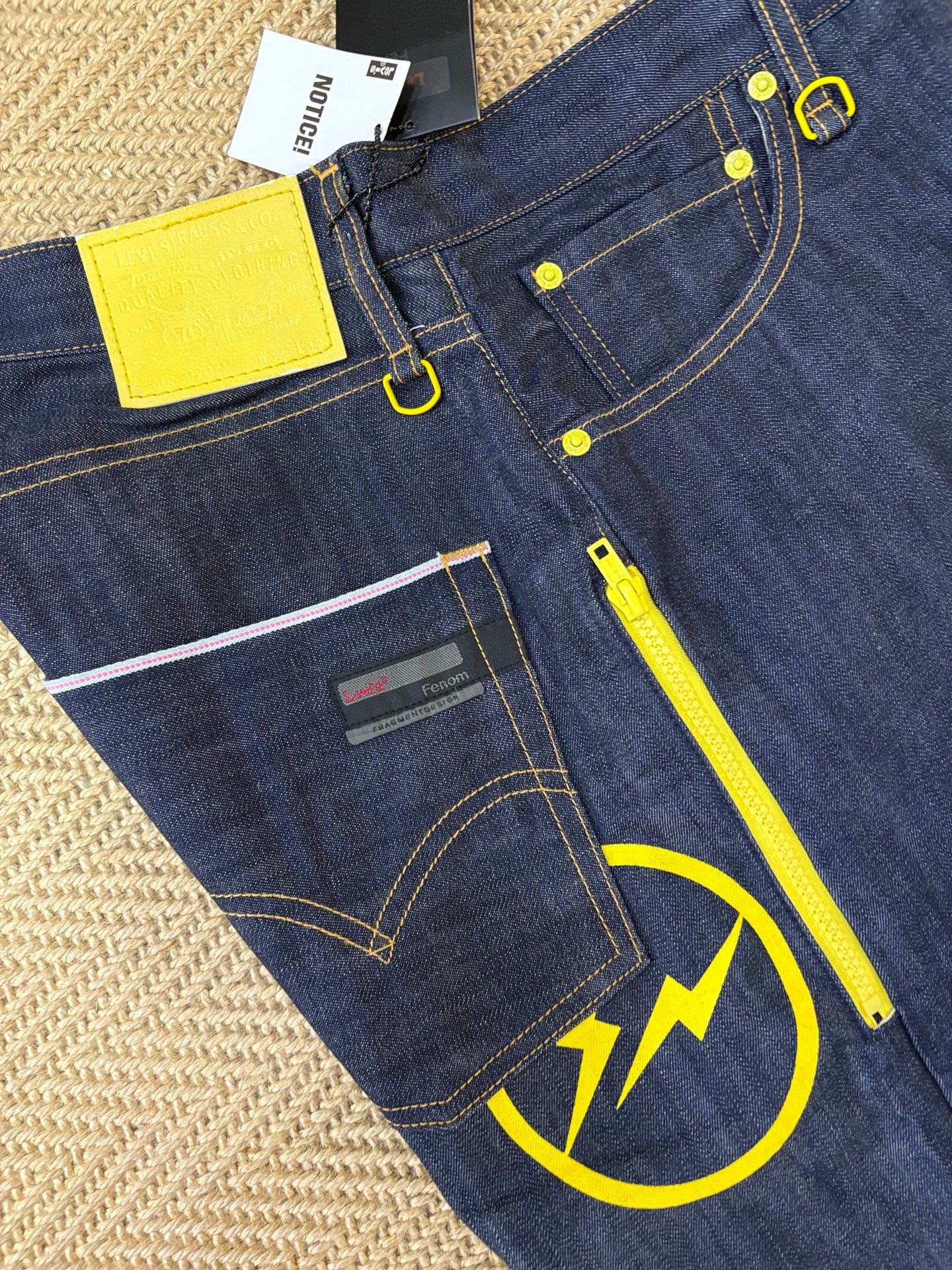 Levis Fenom 505 W32 Raw Denim Jeans — label