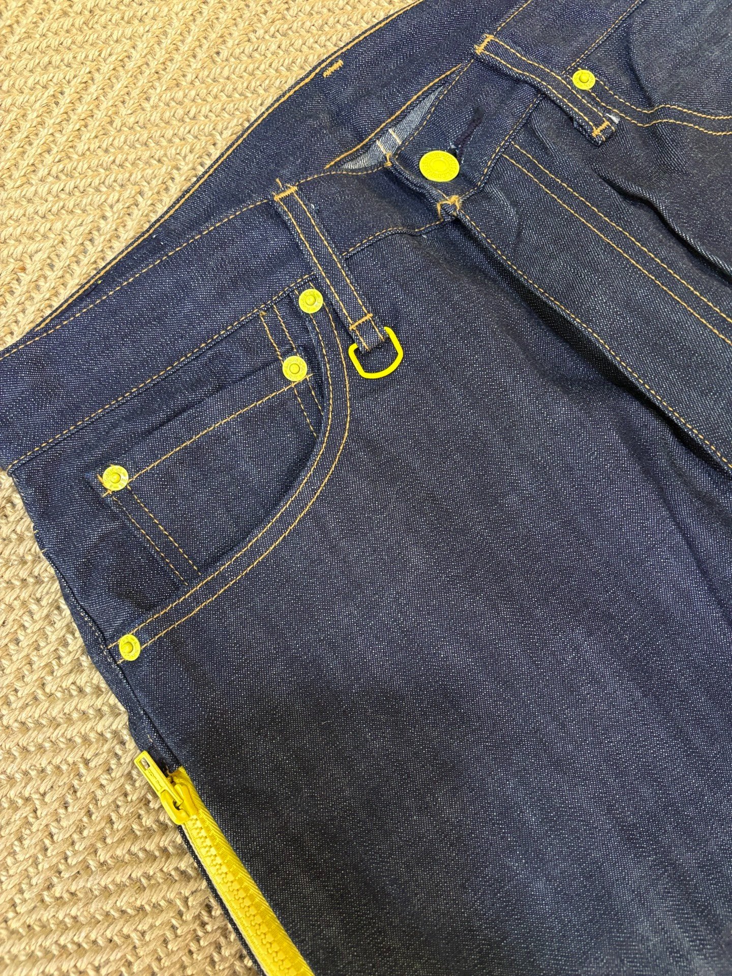 Levis Fenom 505 W32 Raw Denim Jeans — back