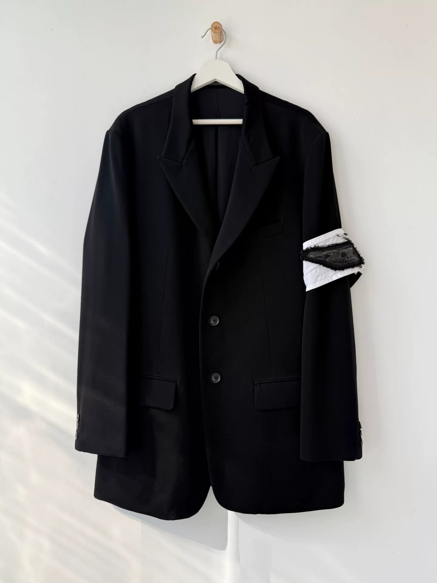 Yohji Yamamoto 20AW White Cuff Wool Blazer — front
