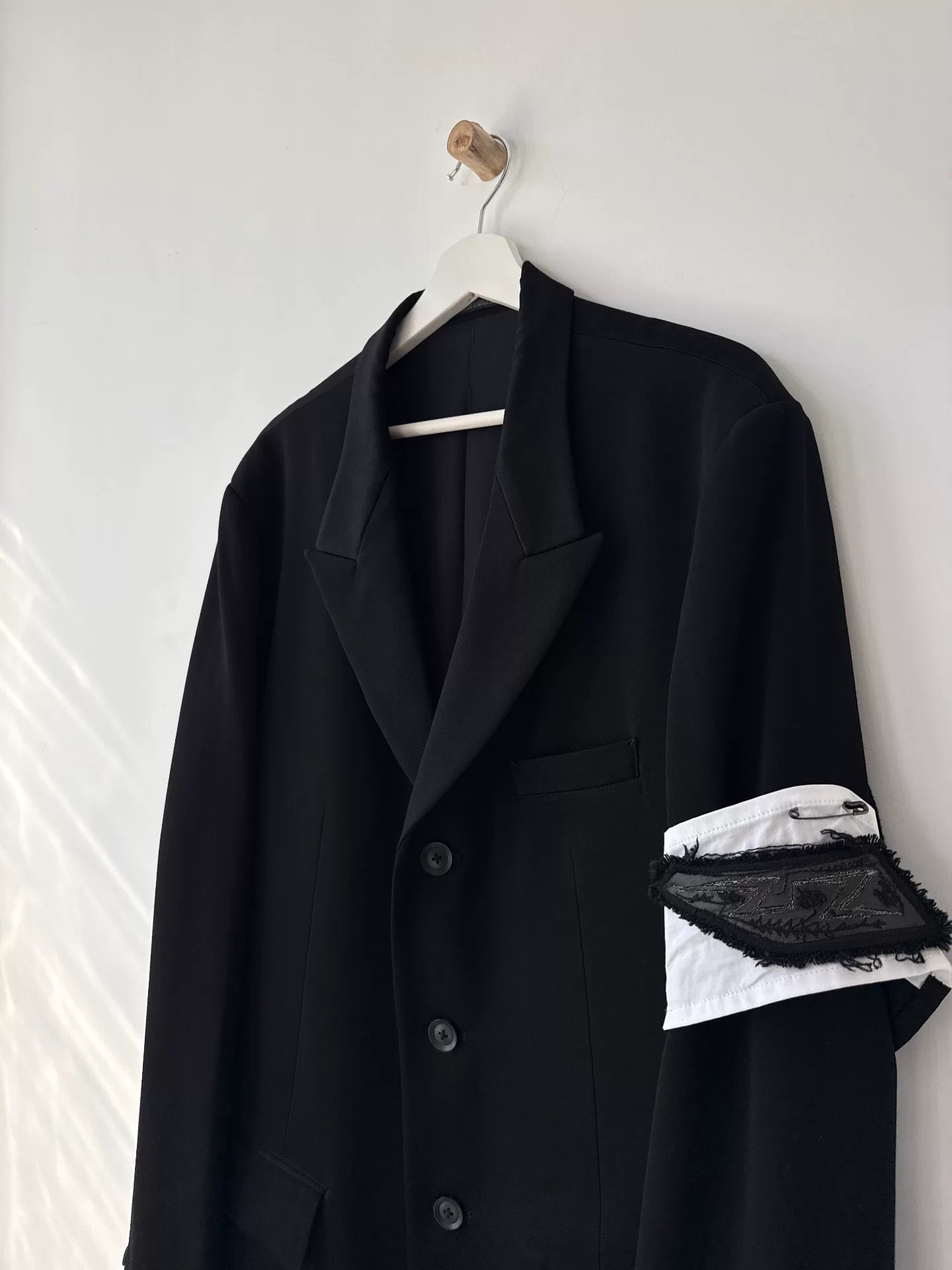 Yohji Yamamoto 20AW White Cuff Wool Blazer — label