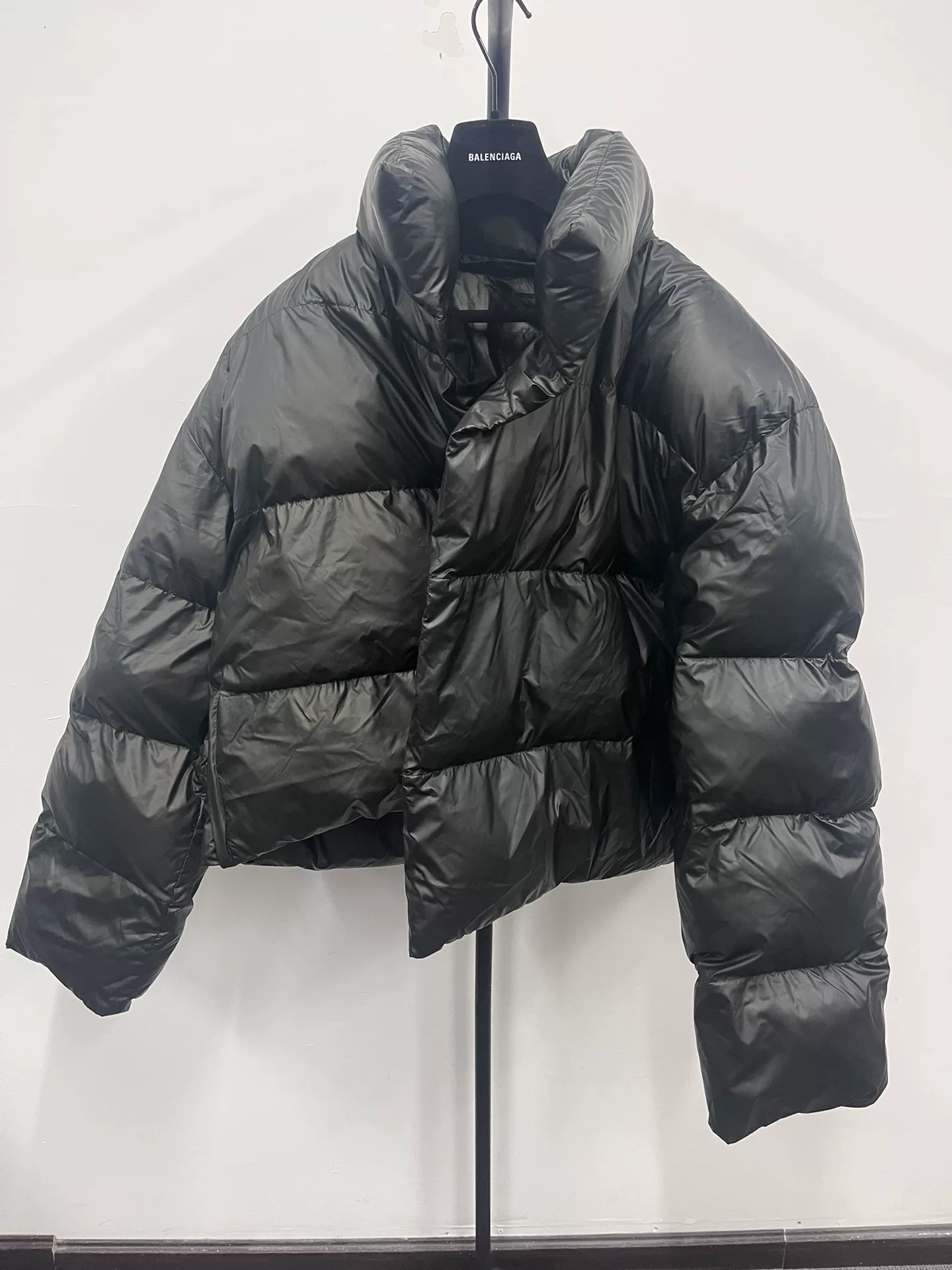 Balenciaga 23SS Black Puffer Jacket — detail