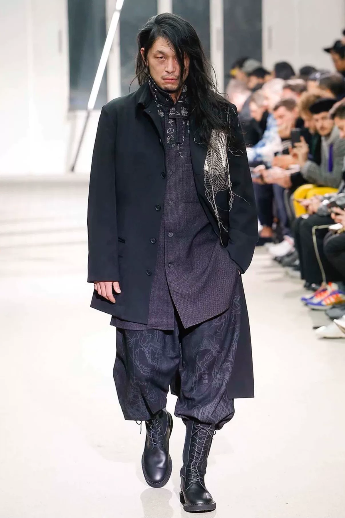Yohji Yamamoto 19AW Asymmetric Wool Coat — label