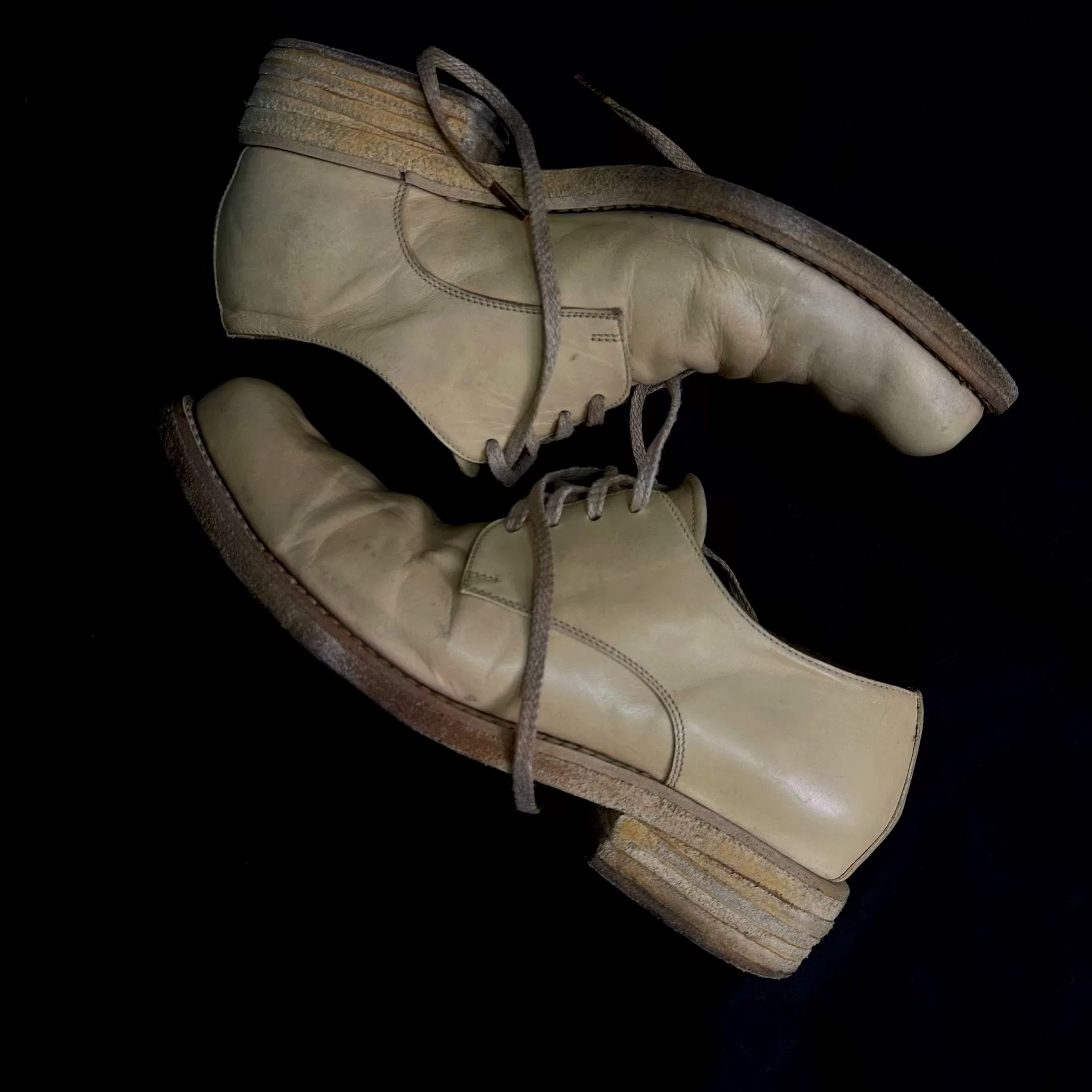 Distressed Shell Cordovan Derby Shoes — label