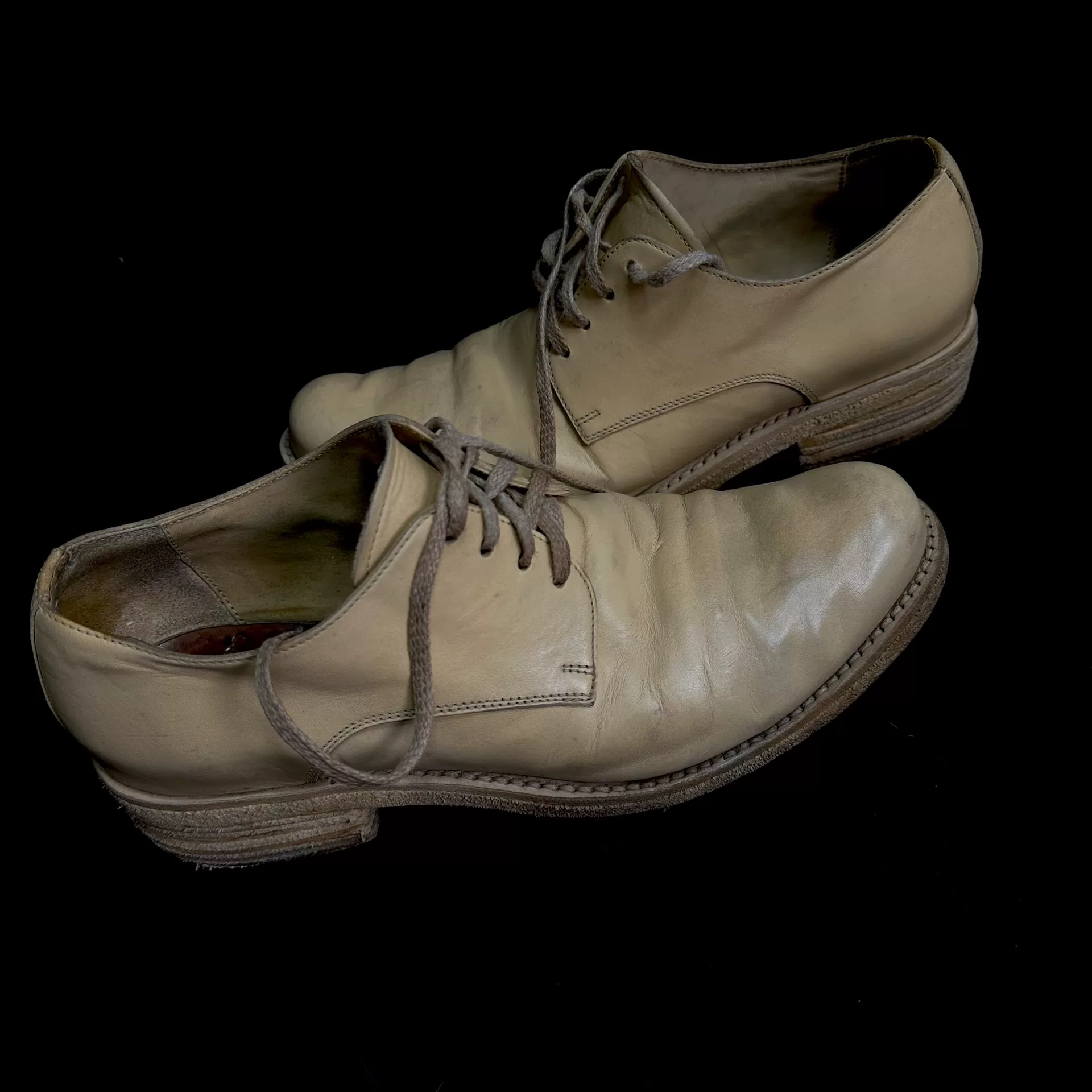 Distressed Shell Cordovan Derby Shoes — detail