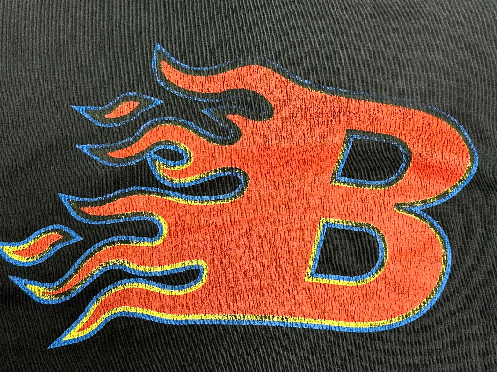 Balenciaga Vintage Red B Logo T-Shirt — detail