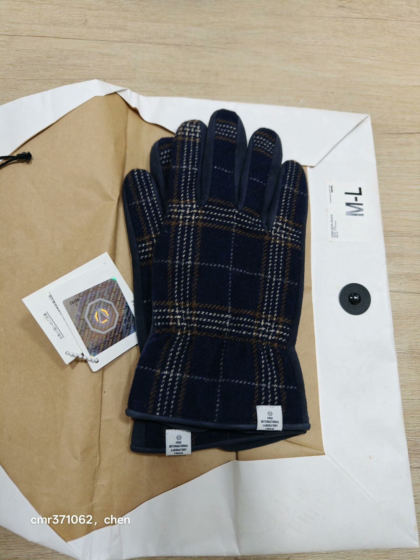 visvim 14AW Spot Lamb Wool Glove — label