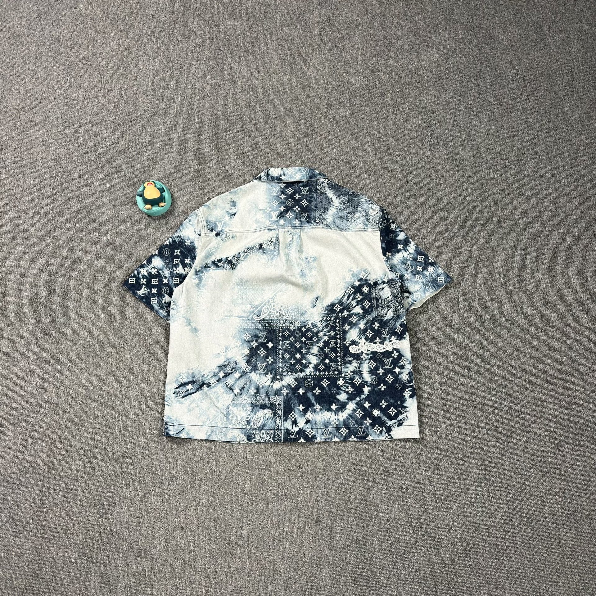 LV Bandana Print Short-Sleeve Shirt — front