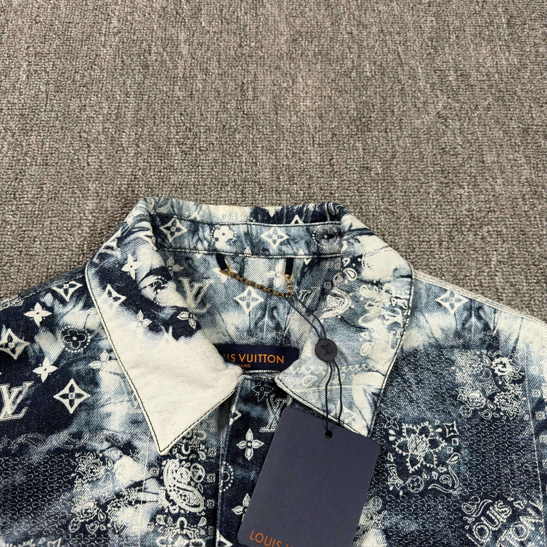 LV Bandana Print Short-Sleeve Shirt — detail
