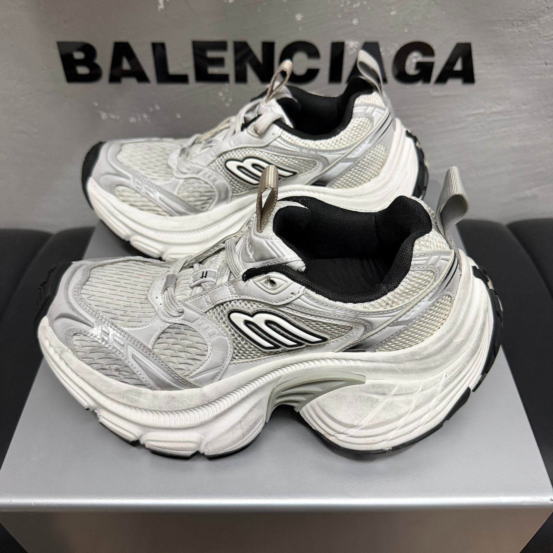Balenciaga 10XL Chunky Sneakers — detail