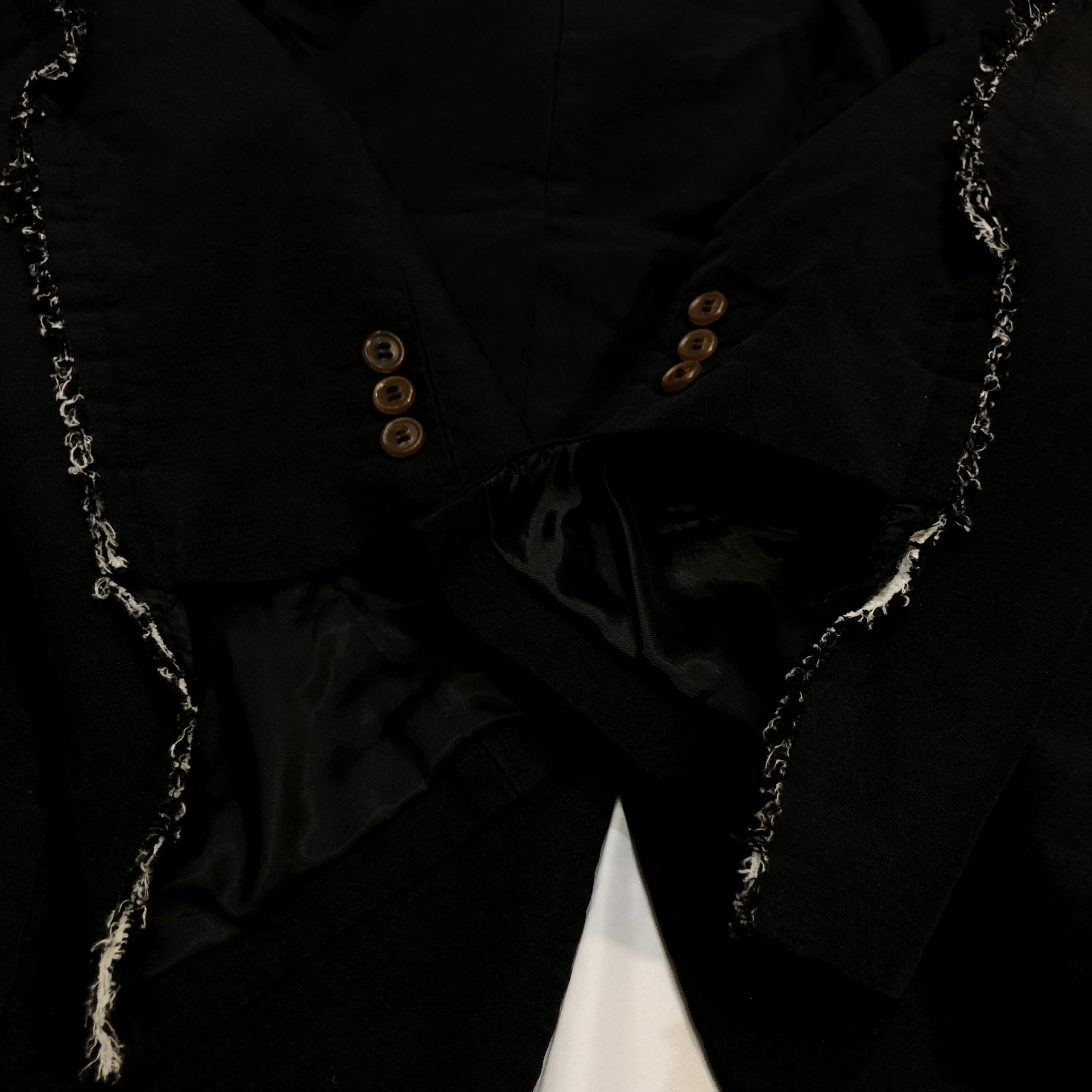 Comme des Garçons 19SS Black Ripped Jacket — label