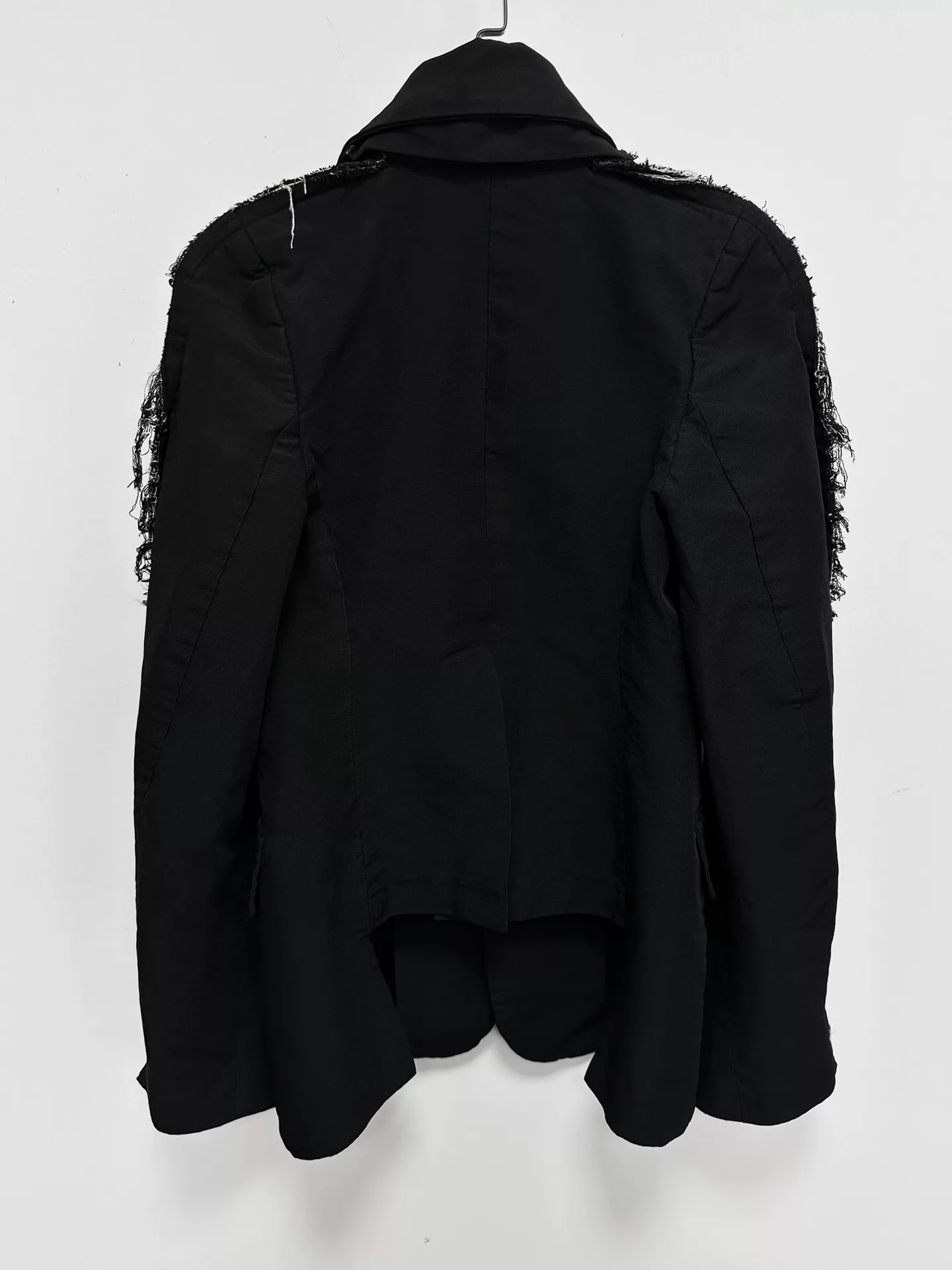 Comme des Garçons 19SS Black Ripped Jacket — detail