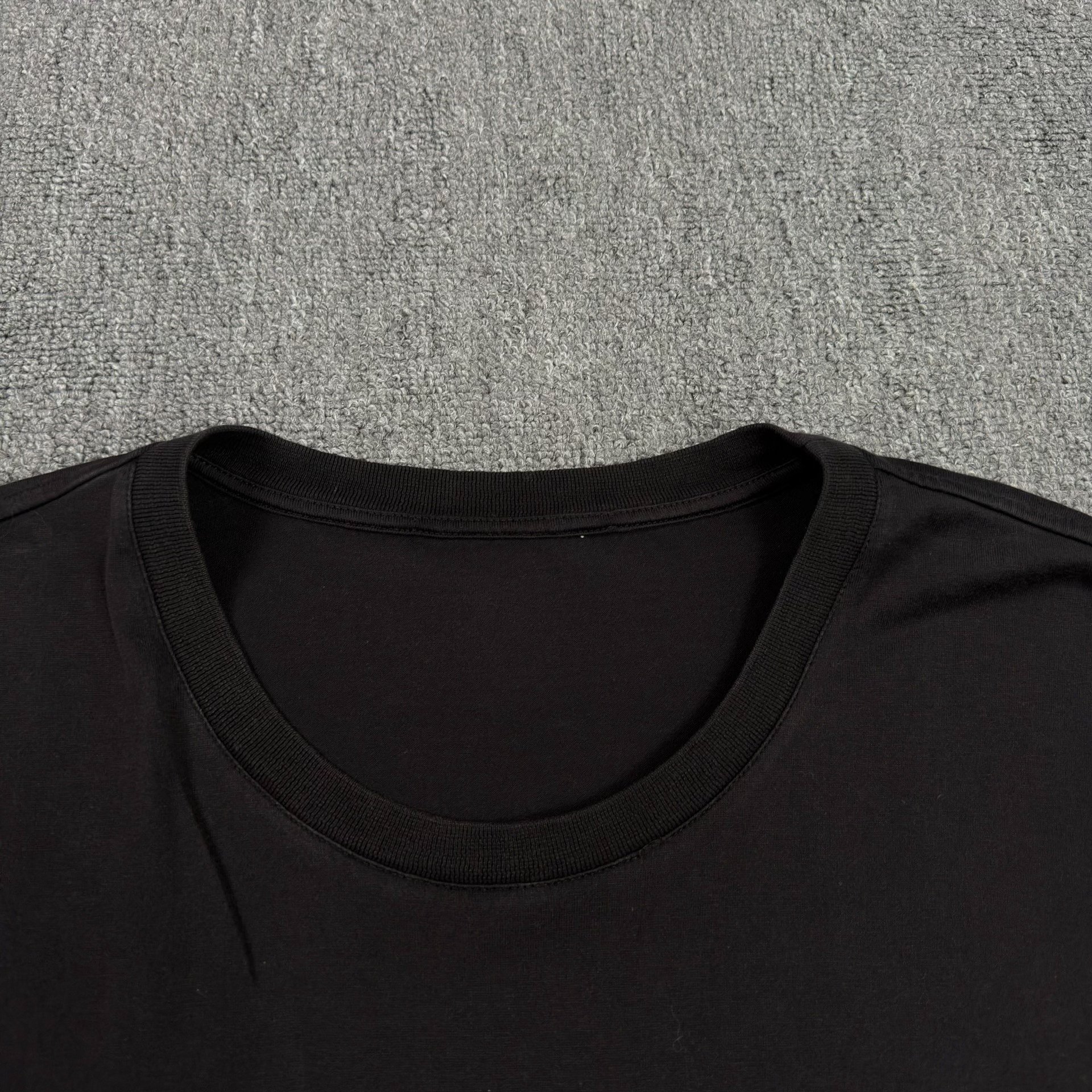 Louis Vuitton Black Short-Sleeve Red Logo T-Shirt — detail