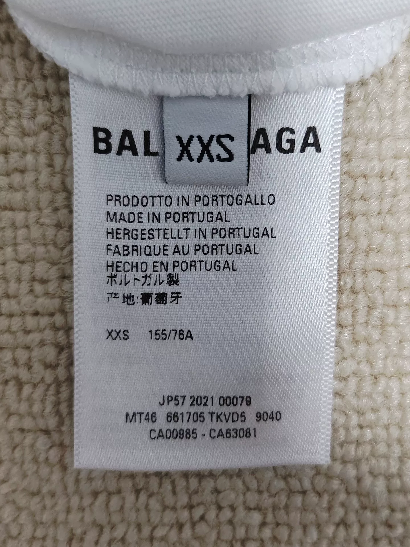 Balenciaga 22SS Blurred Logo Distressed T-Shirt — label