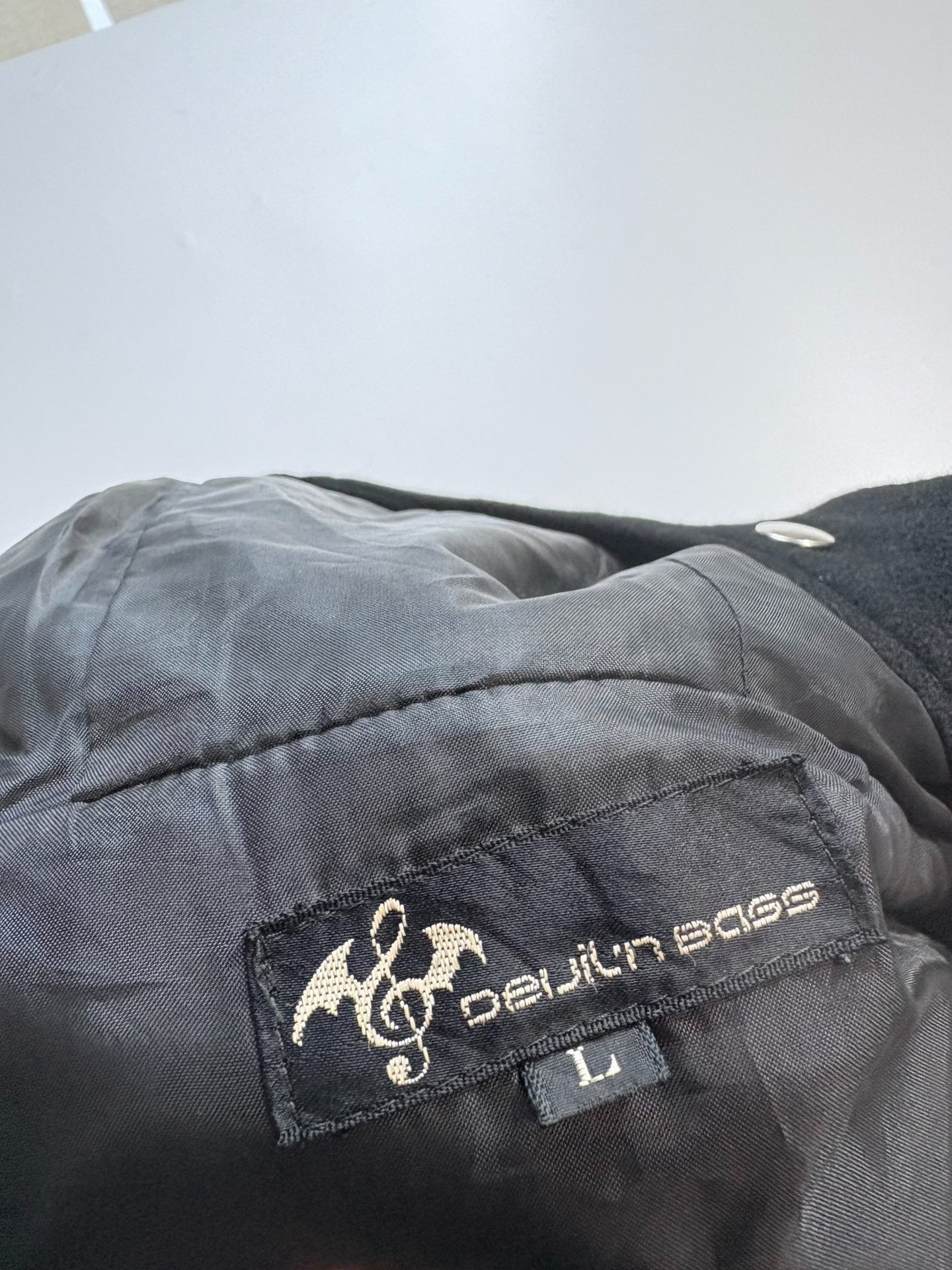 Devill‘n Bass Wool Strapped Coat — label