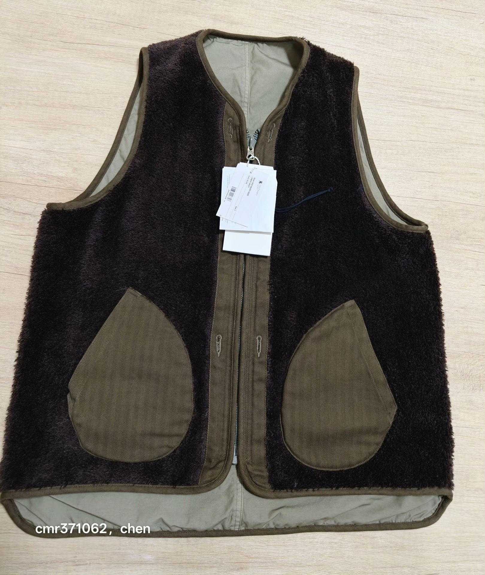 VISVIM 21 LINER VEST — label