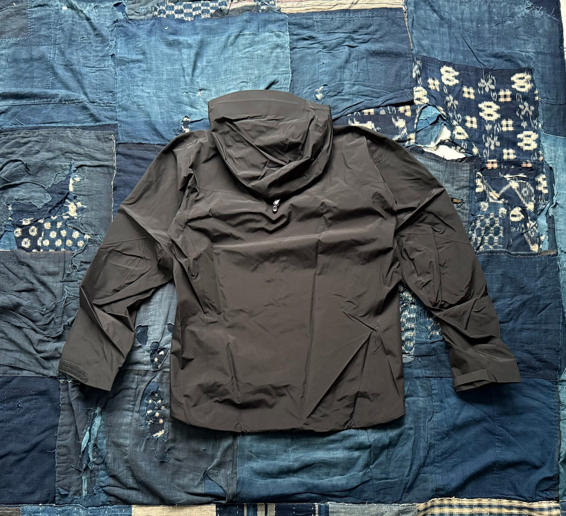 Arc'teryx Alpha SV Jacket — detail