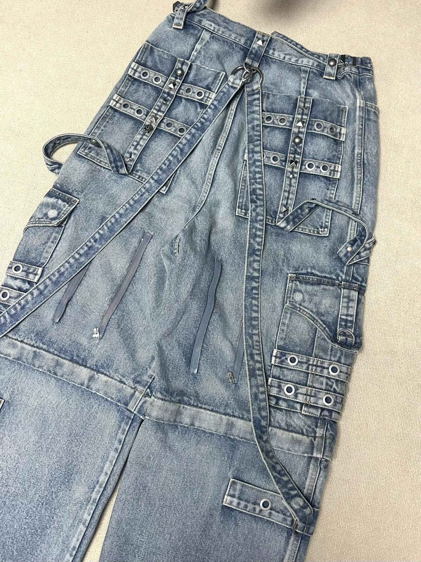 Balenciaga 22FW Raver Denim Jeans — detail