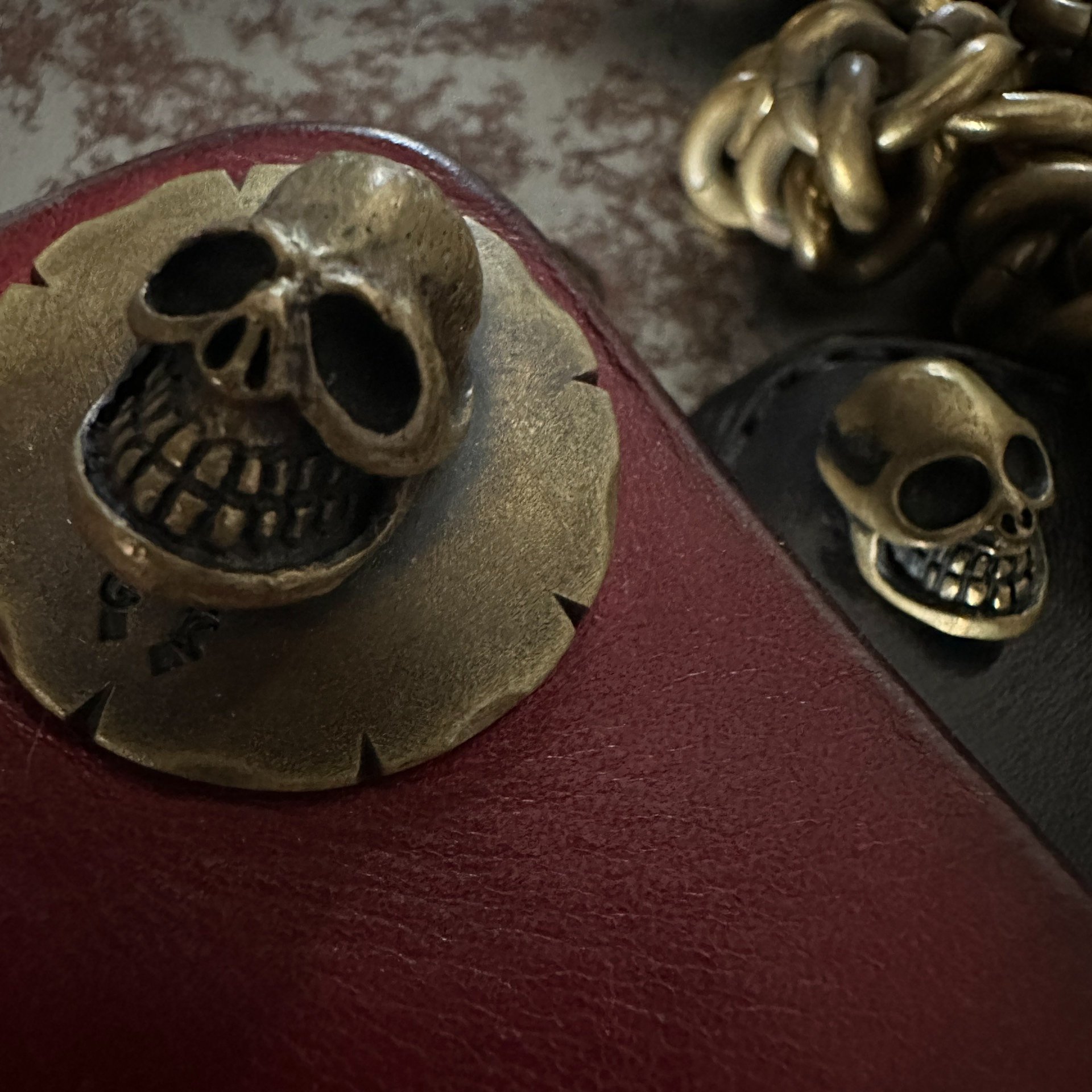 Gold Kid Brass Wallet & Chain — detail