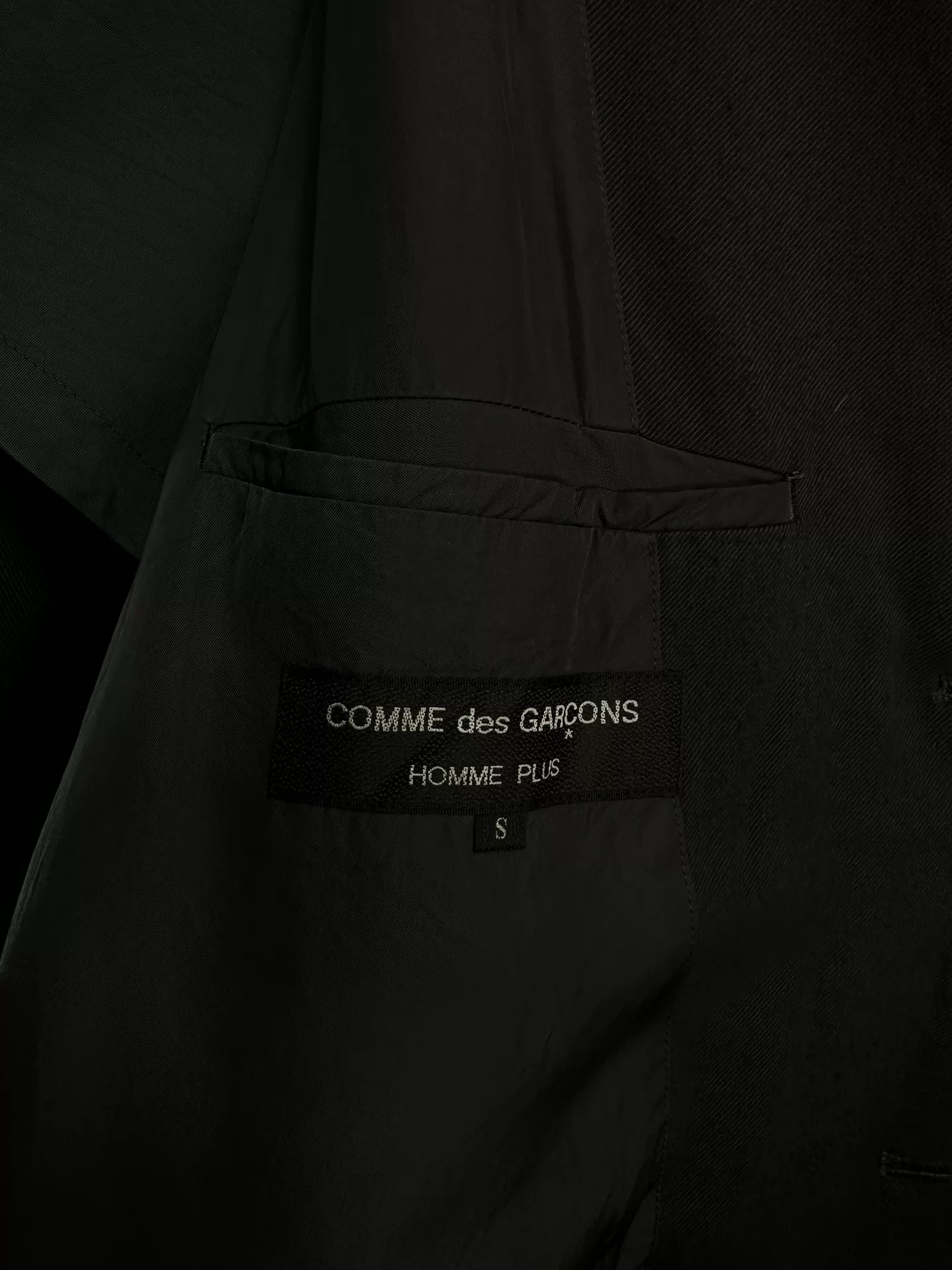 Comme des Garcons 93AW Fading Coat — label