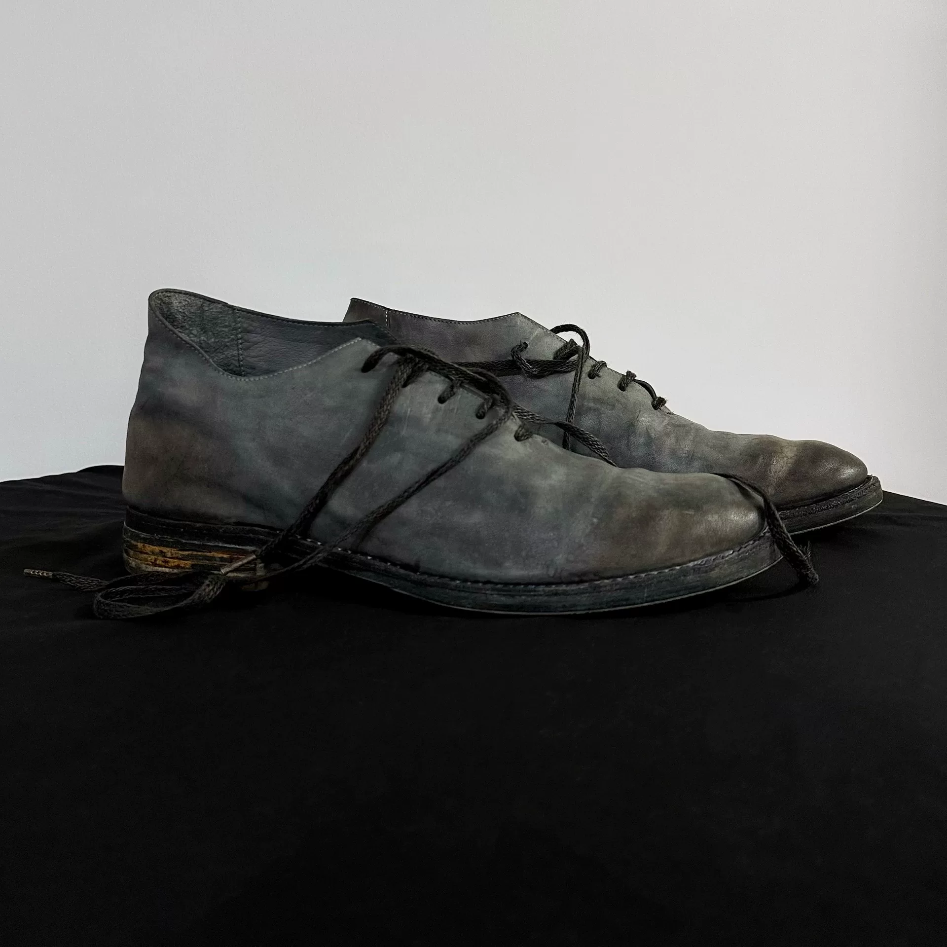 a1923 Gray Kangaroo Leather Derby — detail