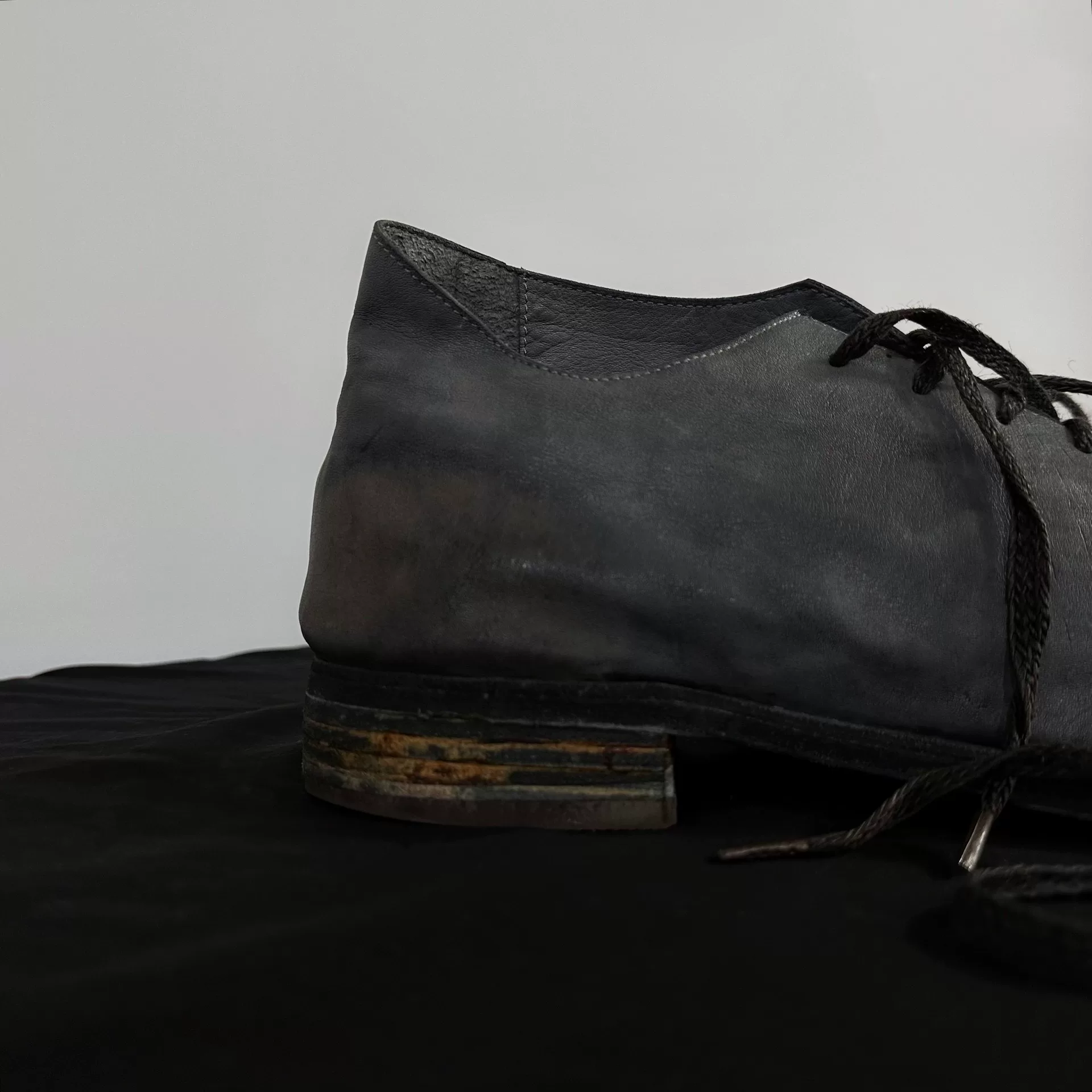 a1923 Gray Kangaroo Leather Derby — label
