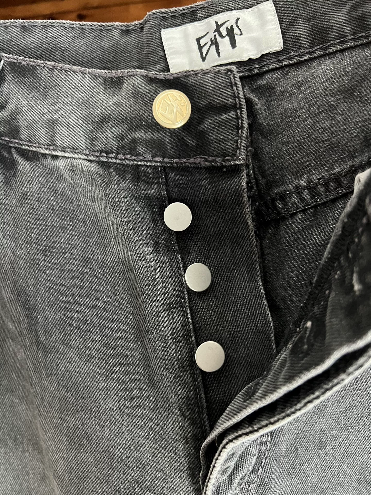 Eytys Benz Washed Loose Jeans — label