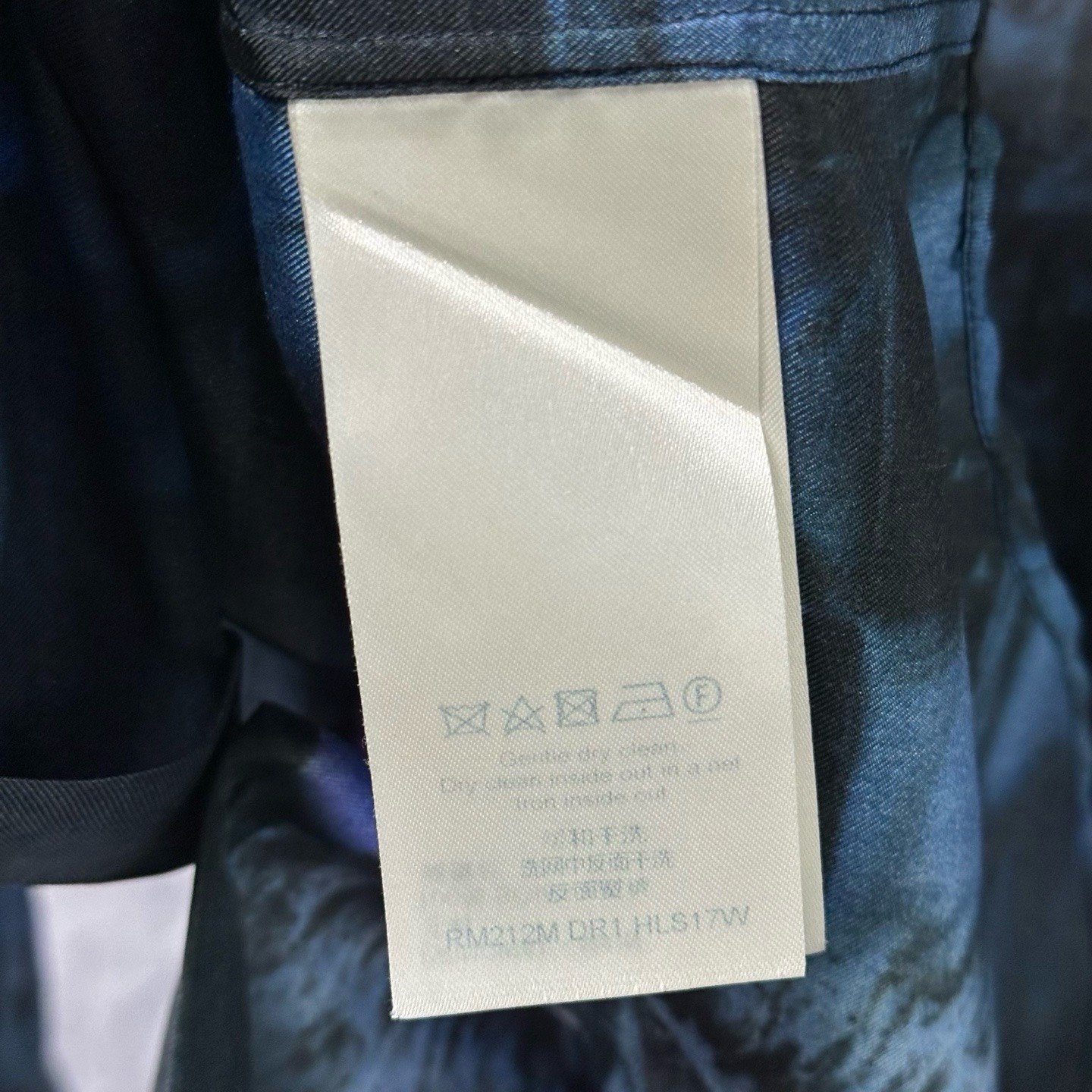 Louis Vuitton Silk Long Sleeve Shirt — label