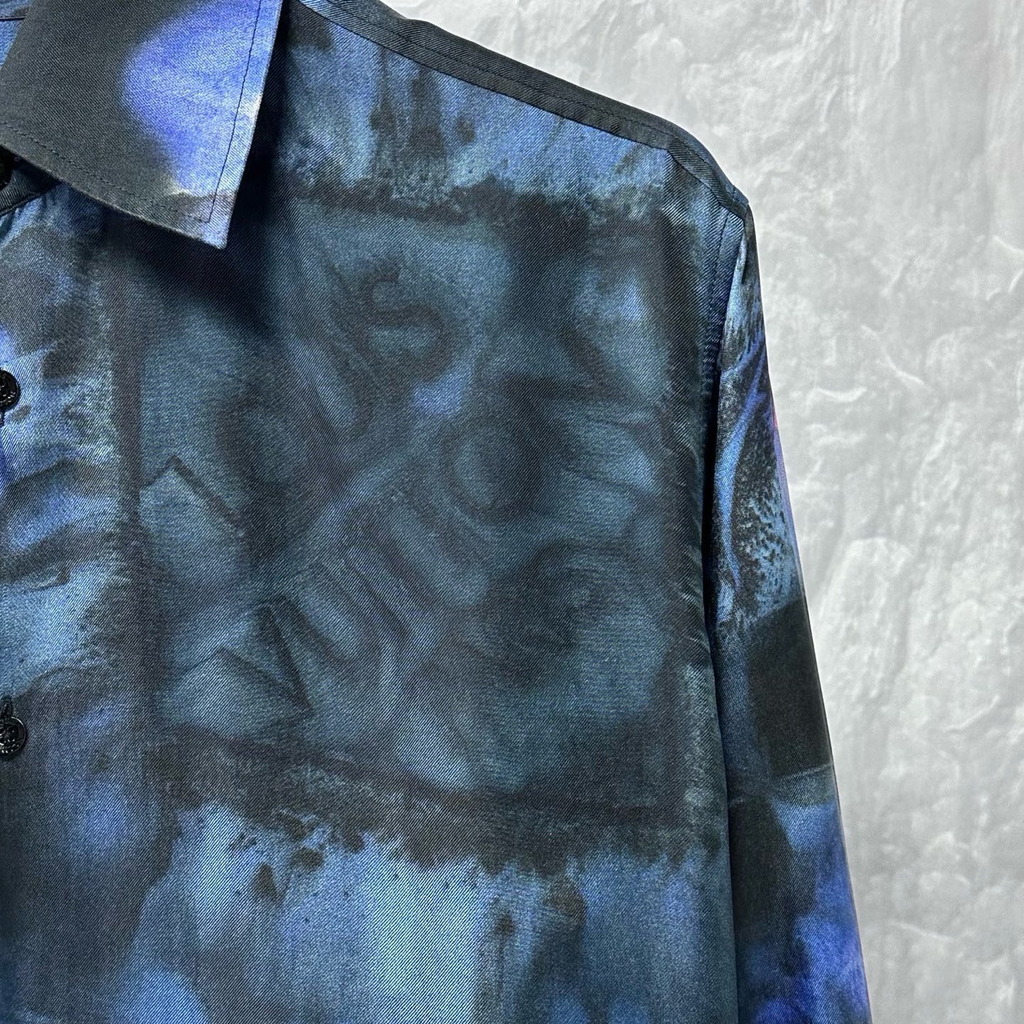 Louis Vuitton Silk Long Sleeve Shirt — detail