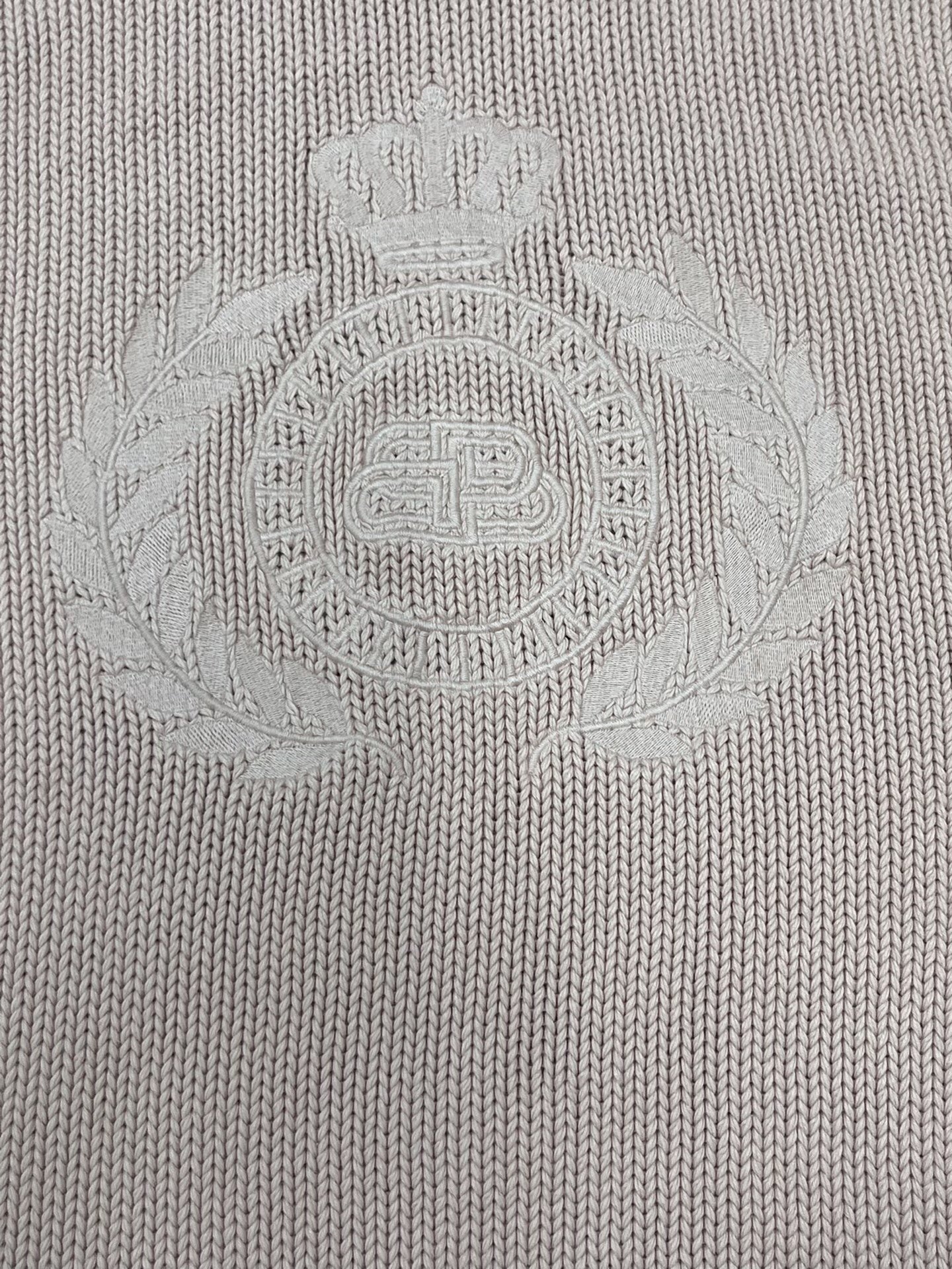 Balenciaga FW21 Beige Logo Crewneck Sweater — detail