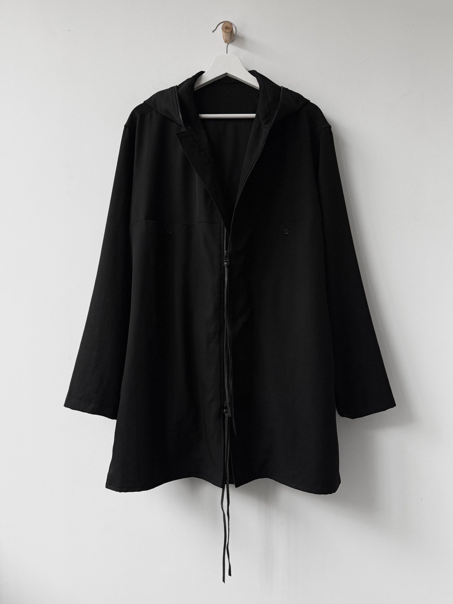 Yohji Yamamoto Minimalist Hooded Jacket — detail