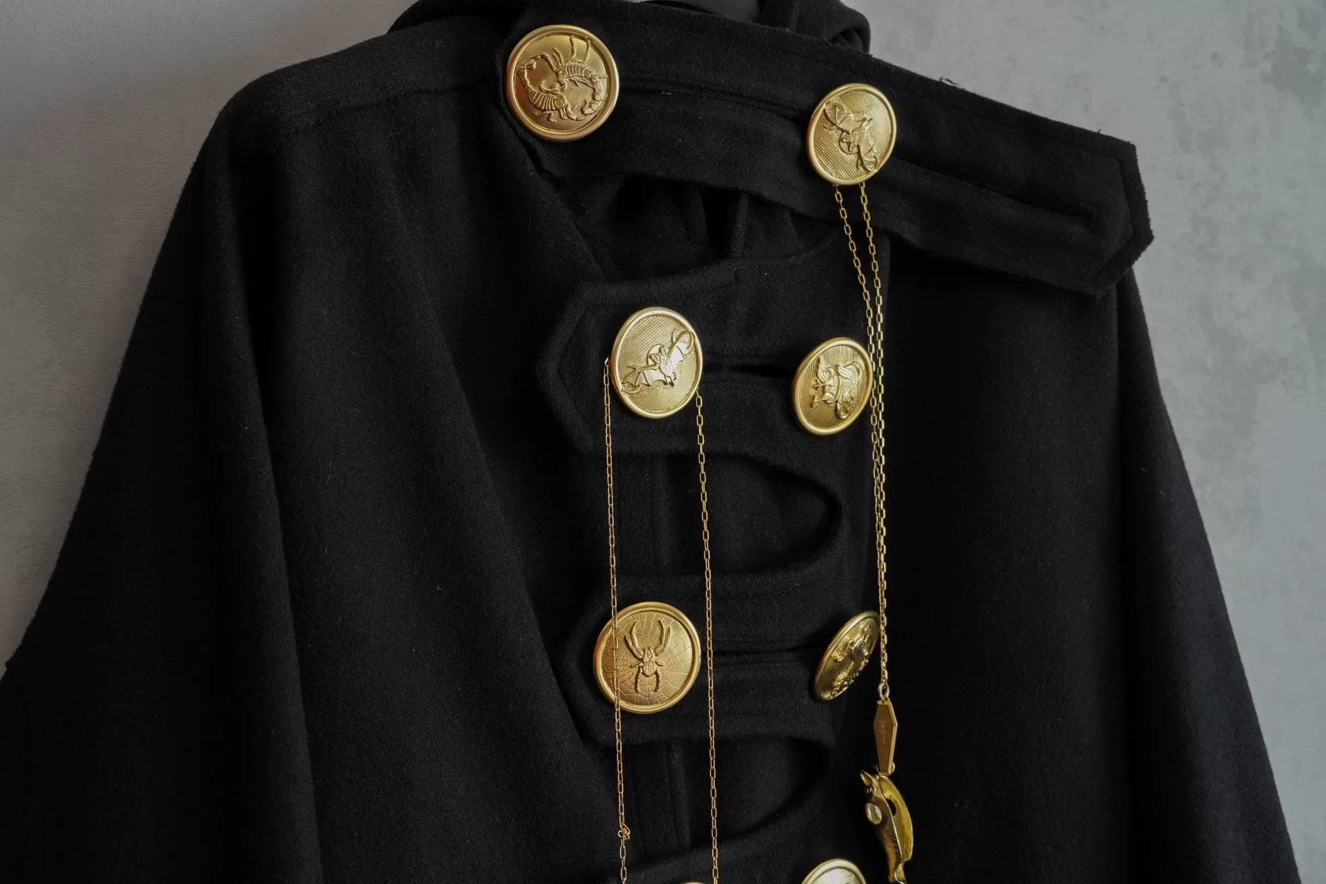 Yohji Yamamoto 19AW Gold Button Hooded Coat — detail