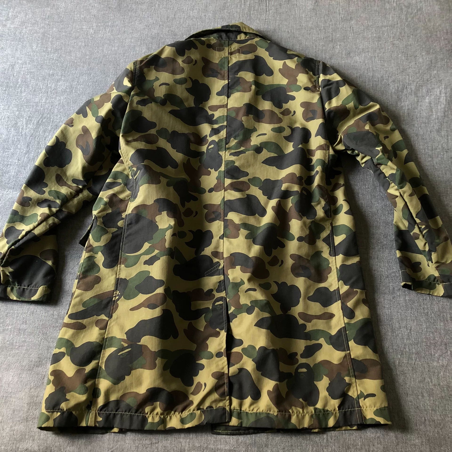 Bape Camouflage Windbreaker Raincoat M — front