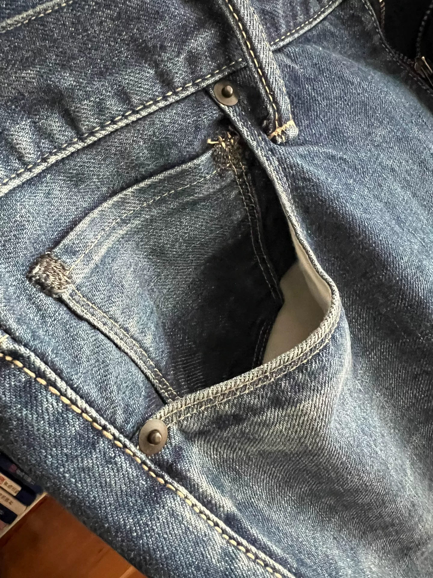 Kuro Japanese Selvedge Talon Denim Jeans — label