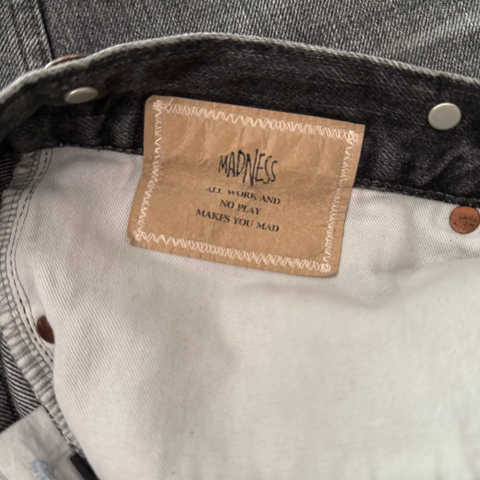 Madness 23AW Dragon Limited Jeans — label