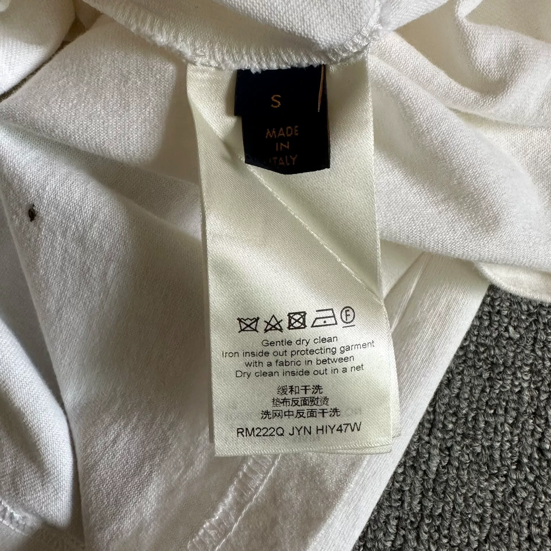 Louis Vuitton White Short-Sleeve T-Shirt — label
