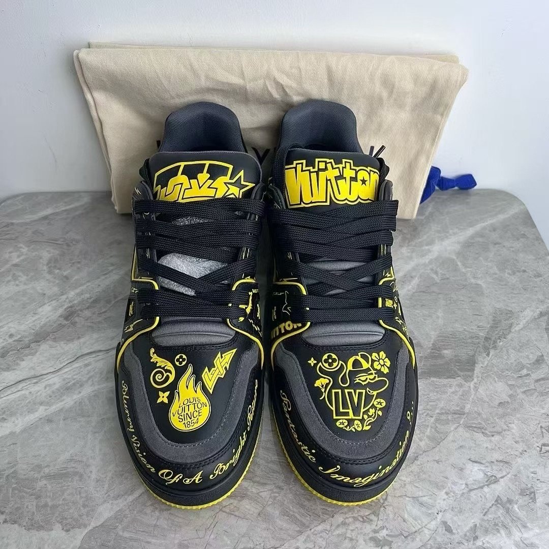 Louis Vuitton Black Yellow Graffiti Trainer — front