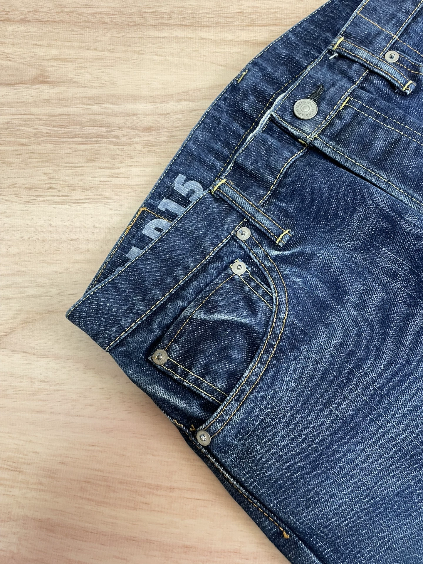 VISVIM D15 SOCIAL SCULPTURE Washed Jeans — detail