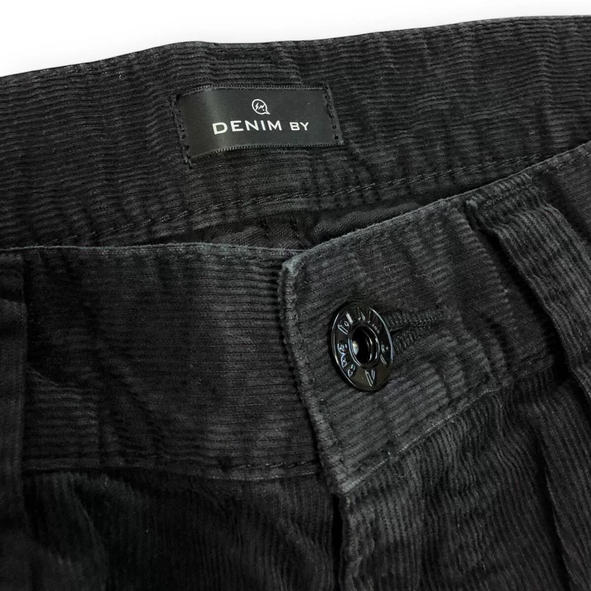 DENIM BY VANQUISH & FRAGMENT Corduroy Distressed Pants — label