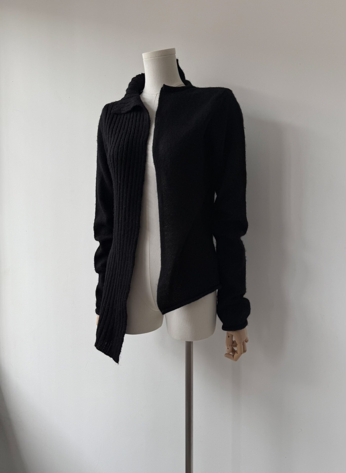 Yohji Yamamoto Femme 05AW Asymmetric Cardigan — detail
