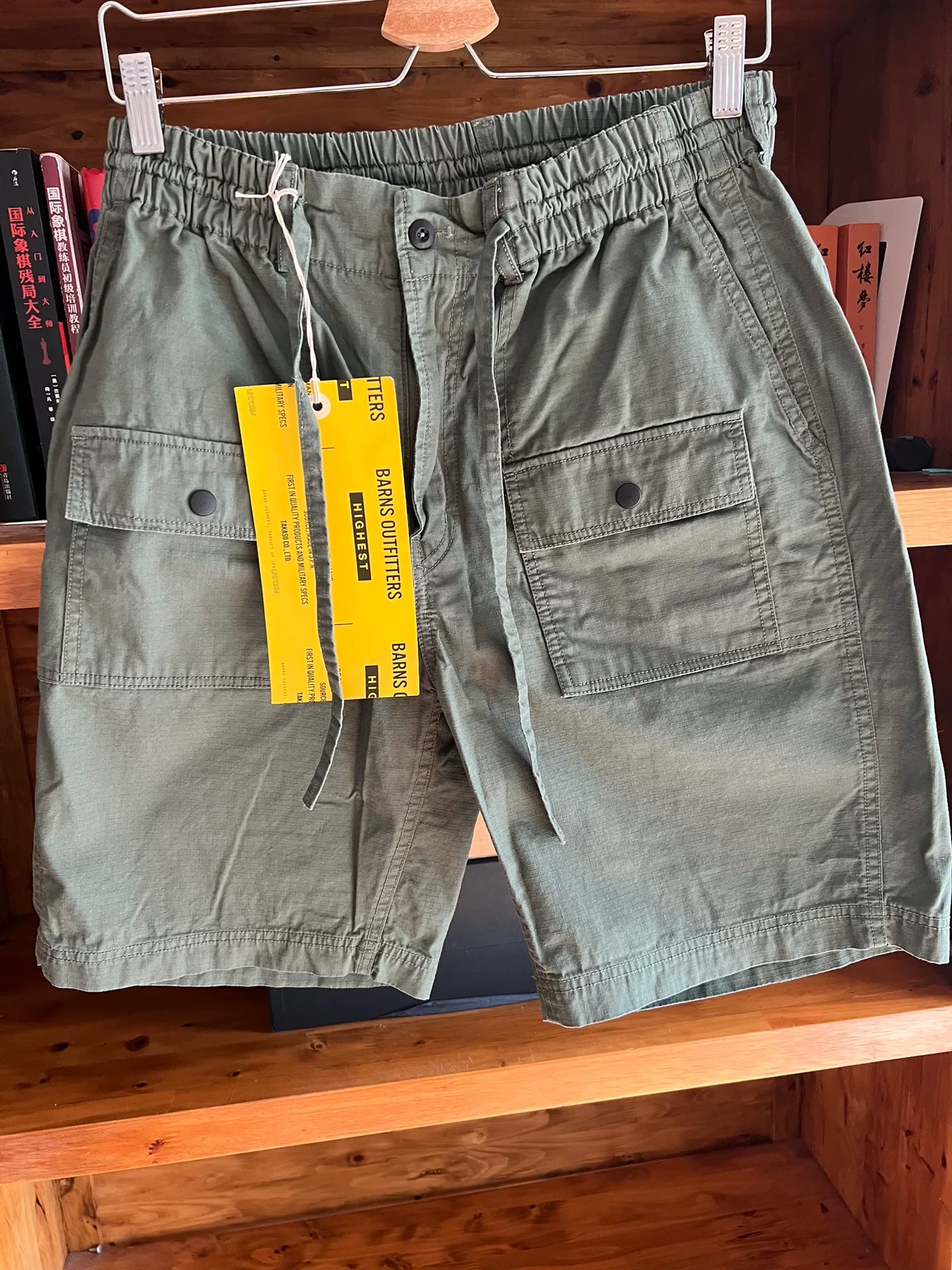 BARNS OUTFITTERS Army Green Cargo Shorts — front